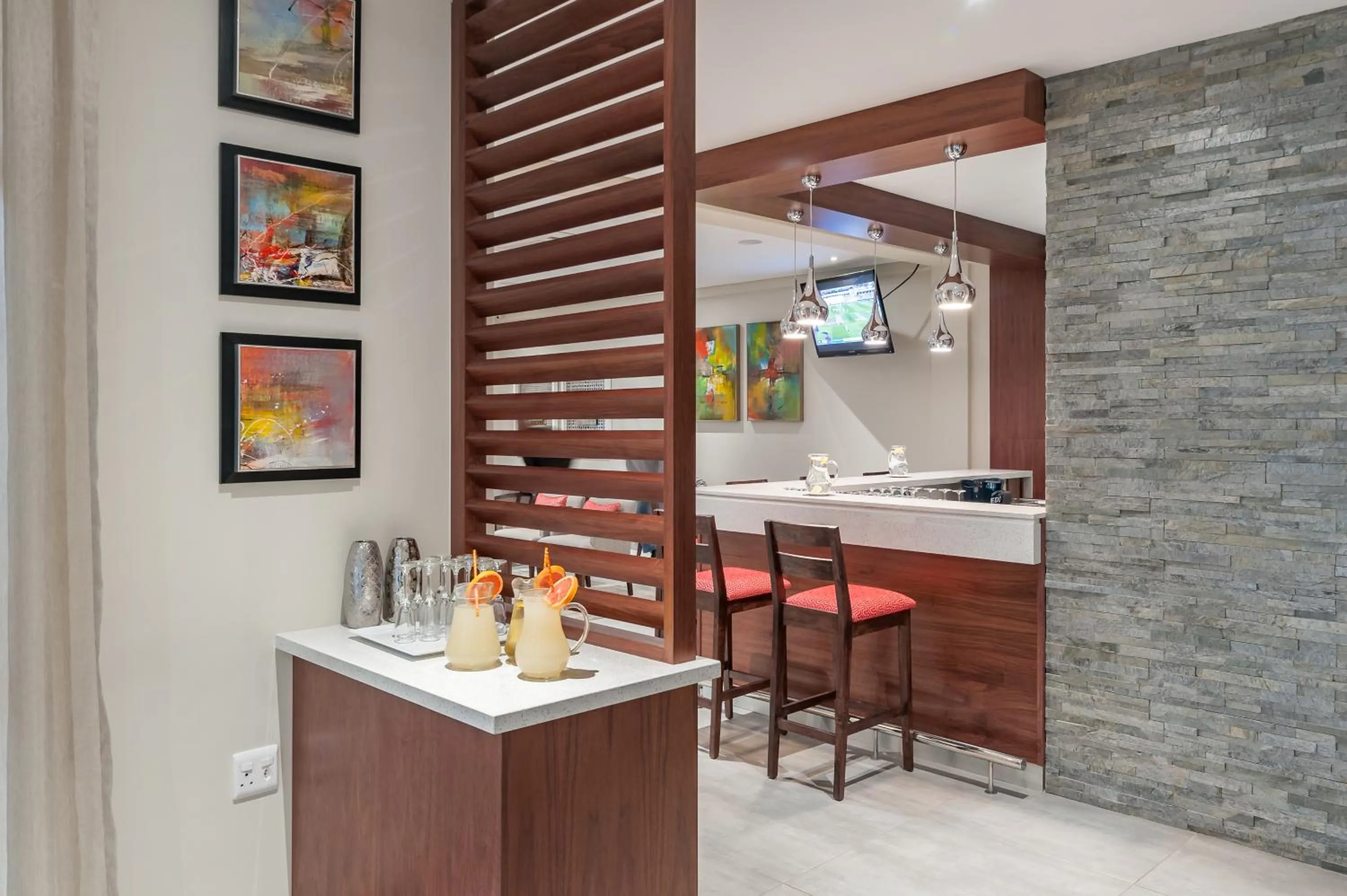 Restaurant/places to eat in Hotel Savoy and Conference Centre