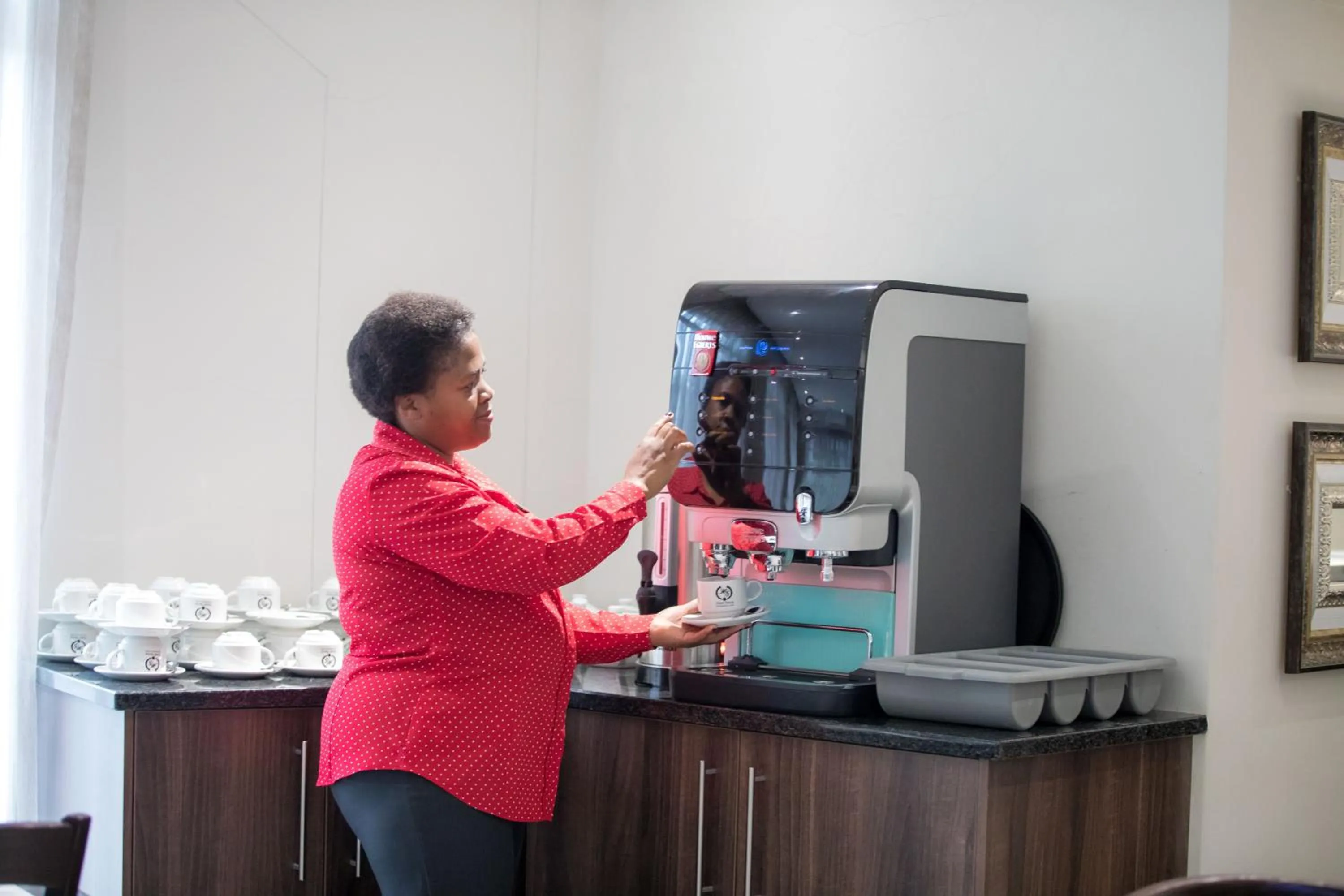 Restaurant/places to eat in Hotel Savoy and Conference Centre