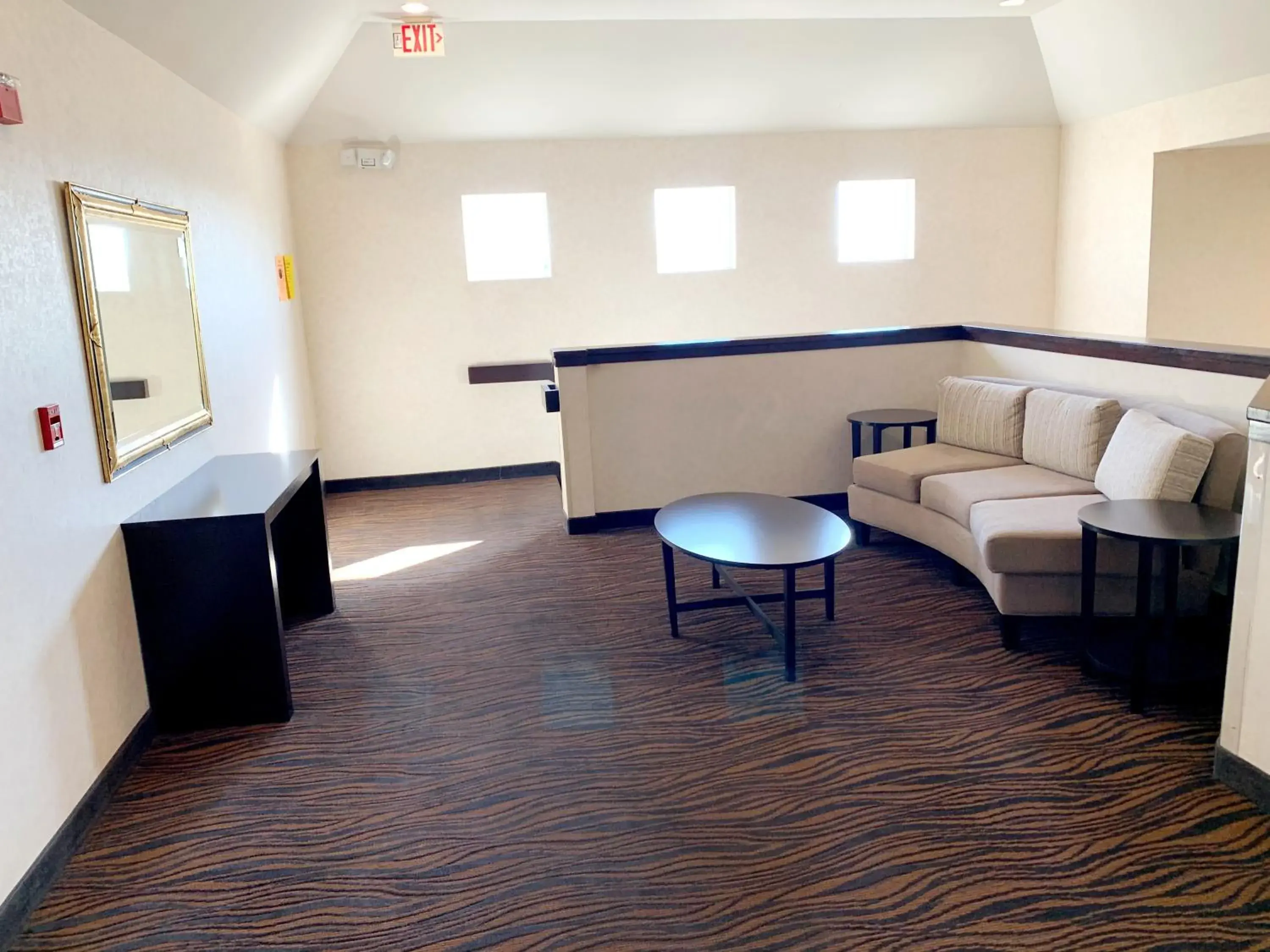 Communal lounge/ TV room, Seating Area in Sleep Inn Phoenix North I-17