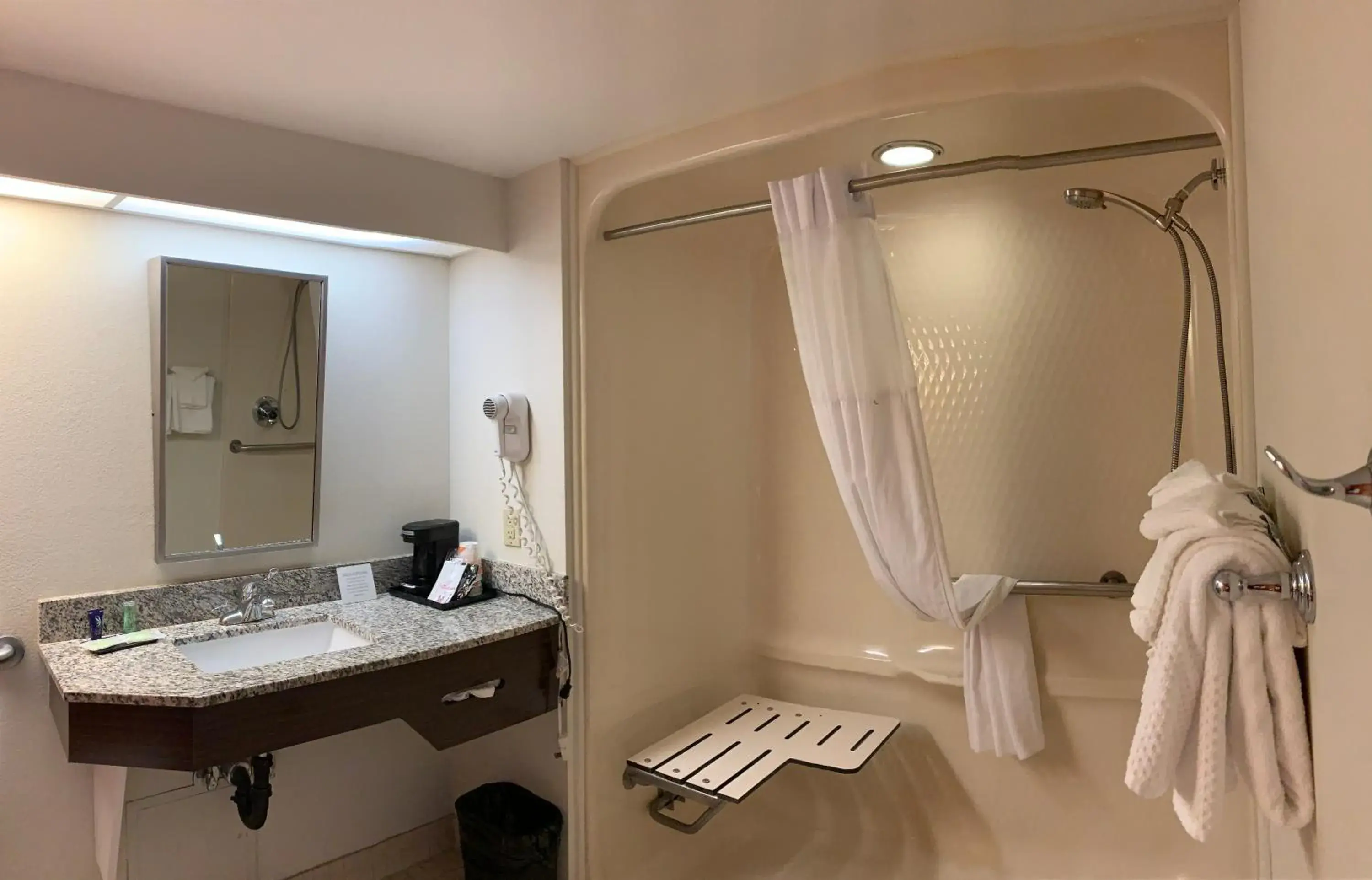 Shower, Bathroom in Sleep Inn Phoenix North I-17