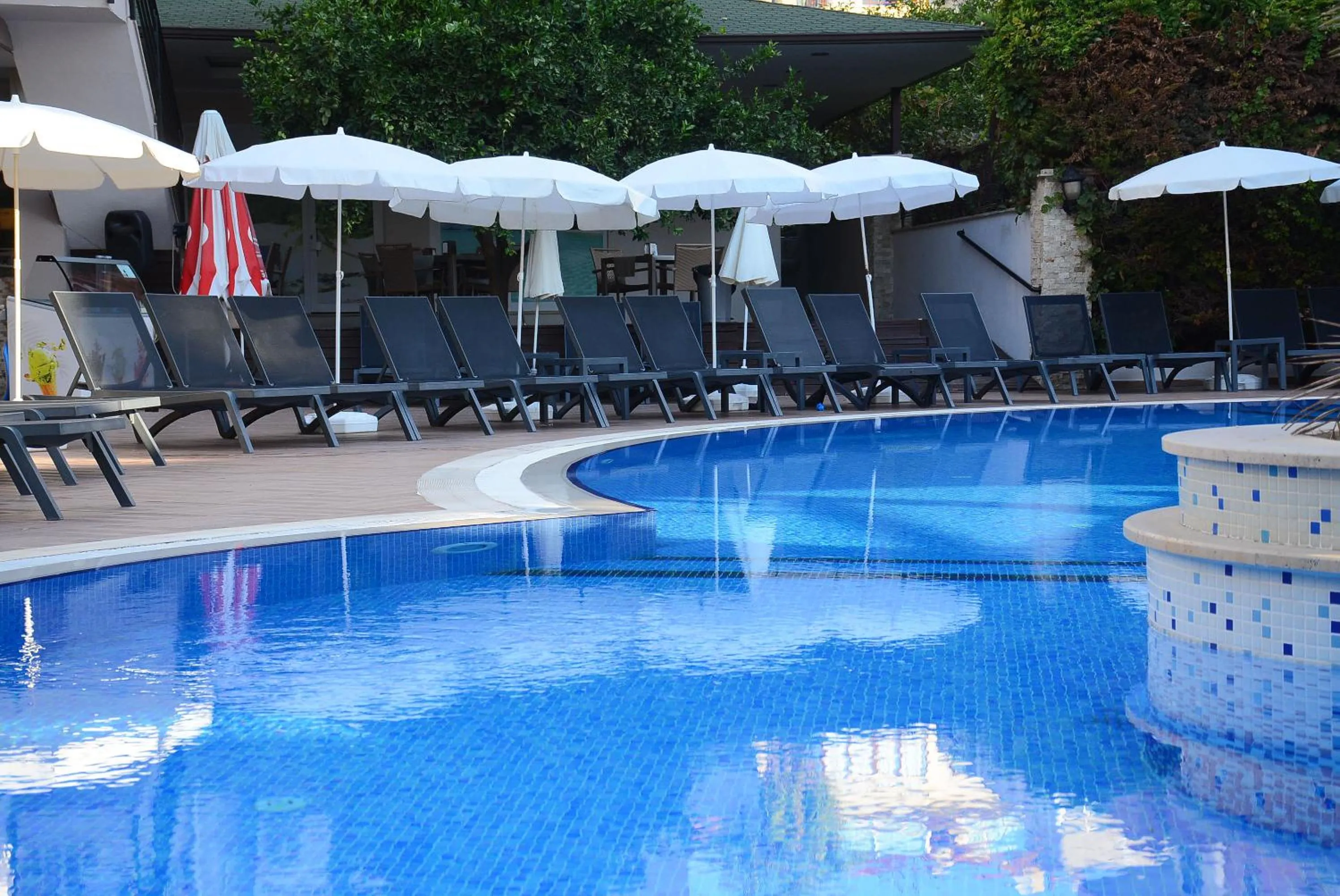 Swimming pool in Almera Park Apart Hotel
