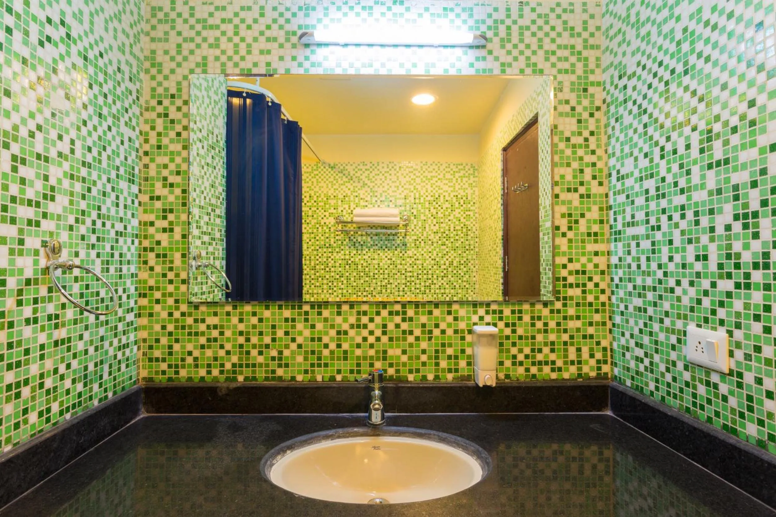 Bathroom in Ginger Katra