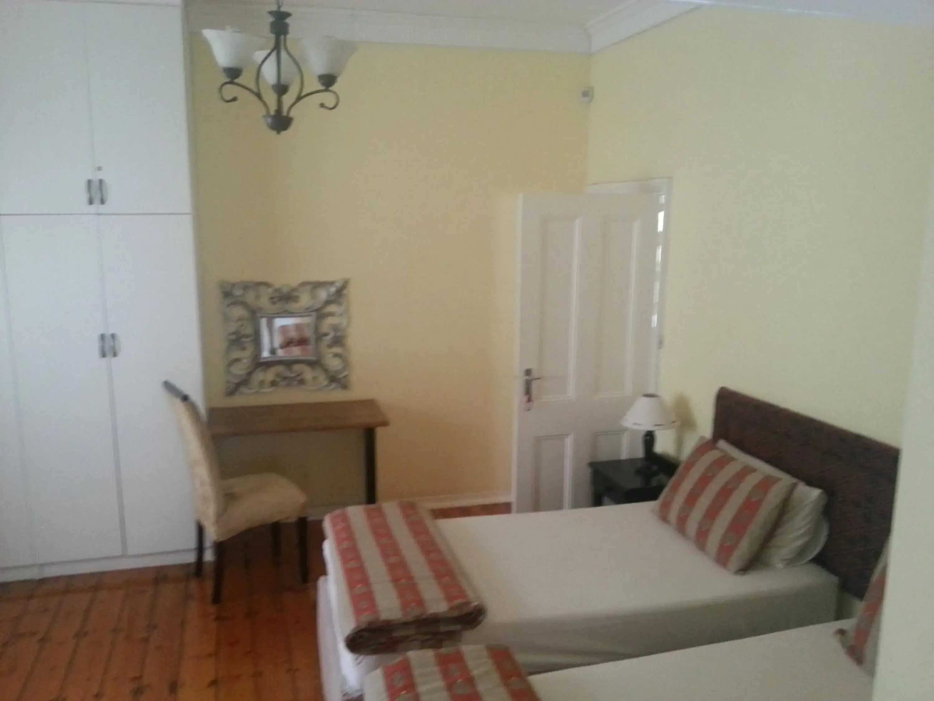 Deluxe Twin Room in The Crescent Guesthouses - BnB/Self Catering Deluxe Twin Room in The Crescent Guesthouses - BnB/Self Catering