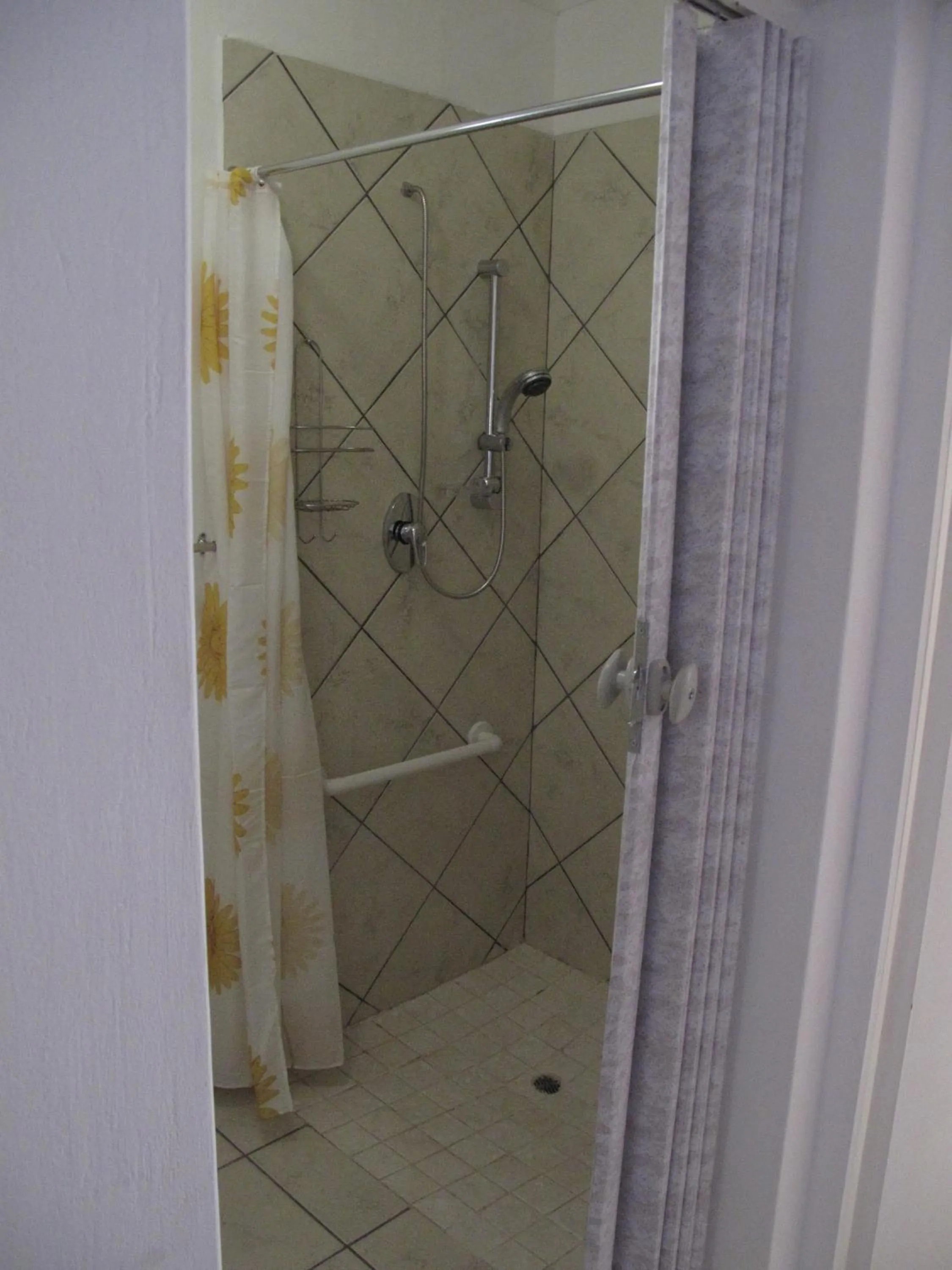 Shower in The Crescent Guesthouses - BnB/Self Catering