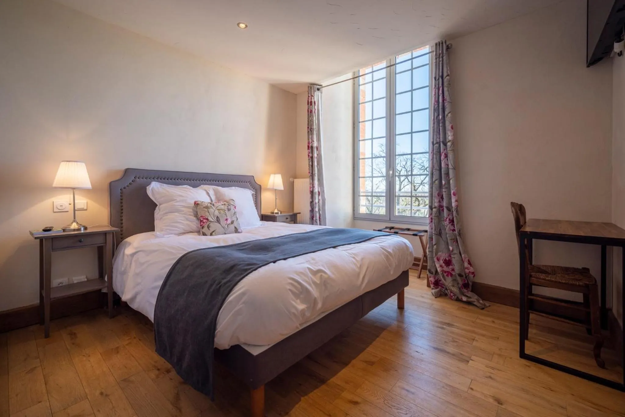 Photo of the whole room, Bed in Château de Loubéjac