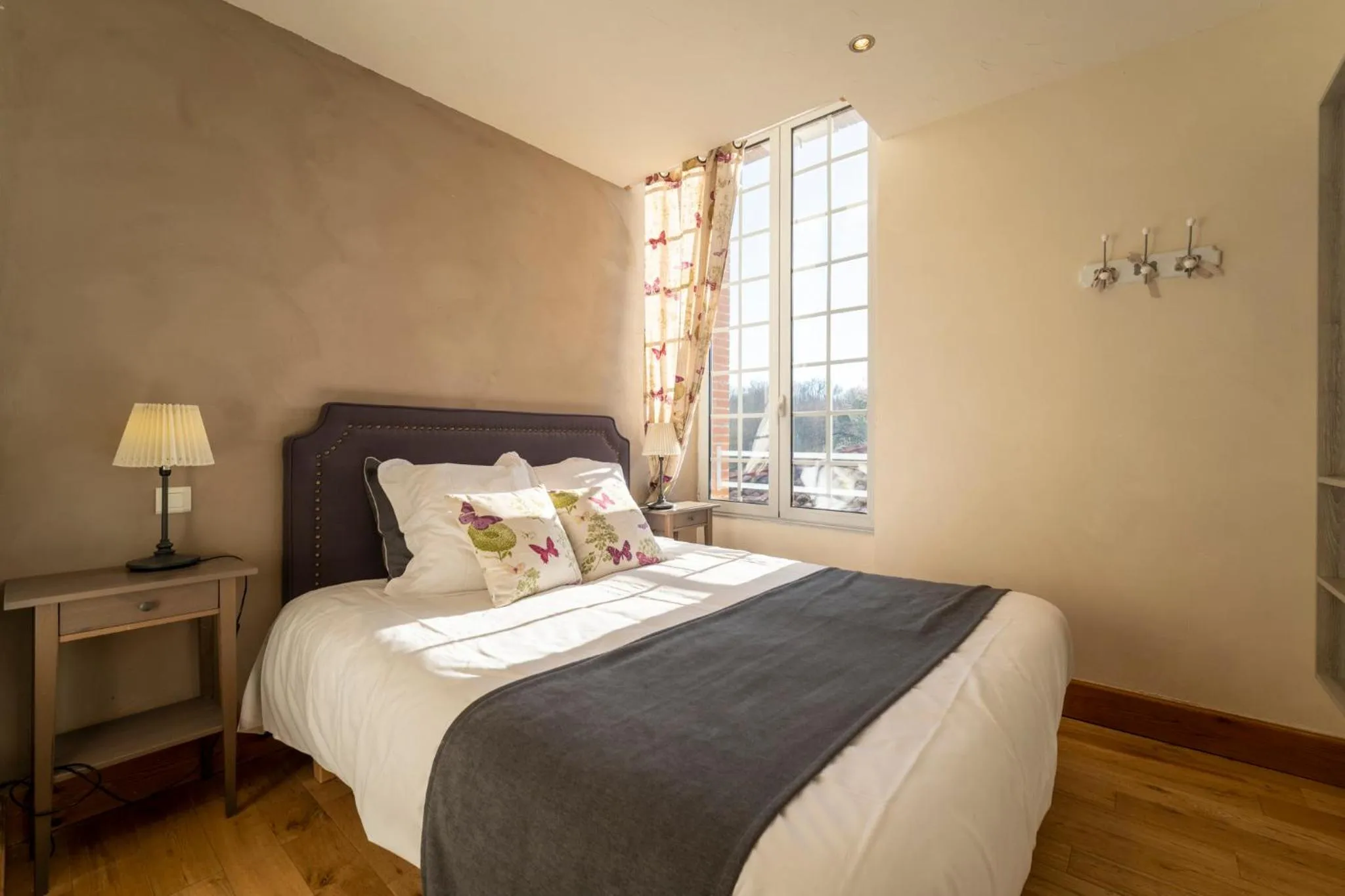 Photo of the whole room, Bed in Château de Loubéjac