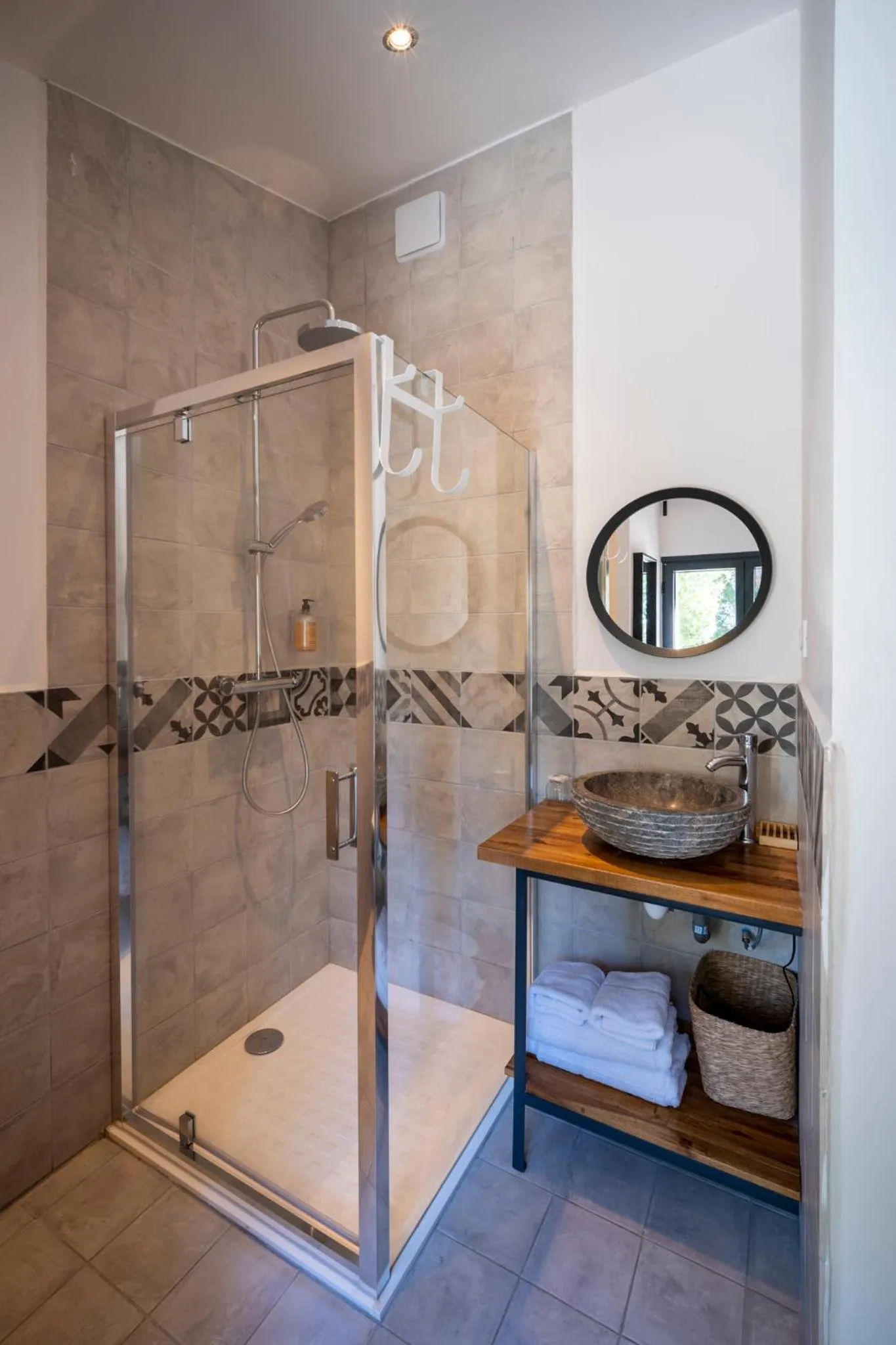 Shower in Château de Loubéjac