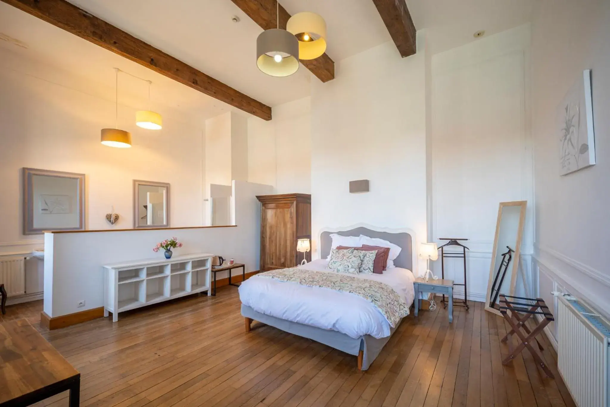 Photo of the whole room, Bed in Château de Loubéjac Photo of the whole room, Bed in Château de Loubéjac