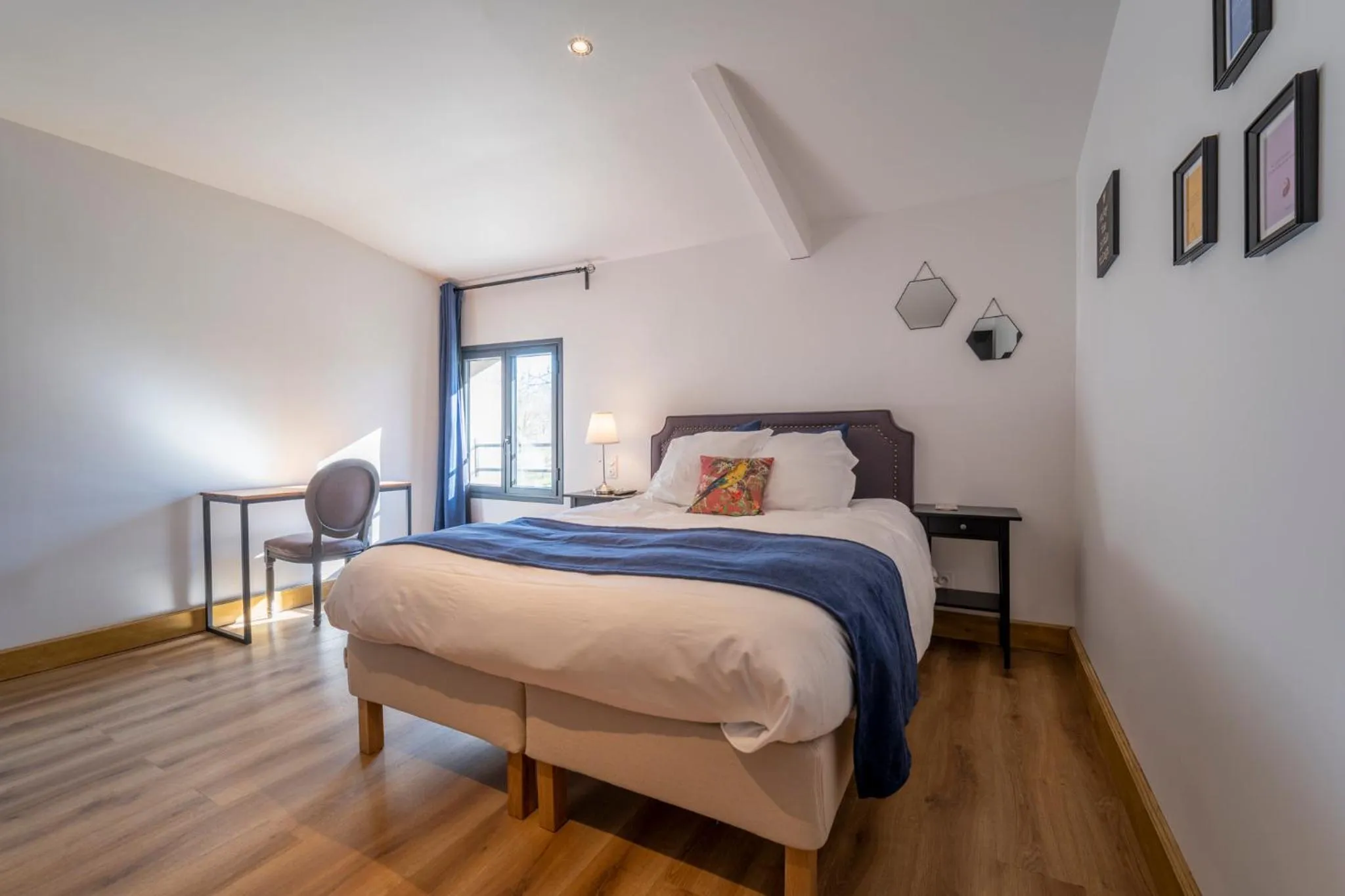Photo of the whole room, Bed in Château de Loubéjac