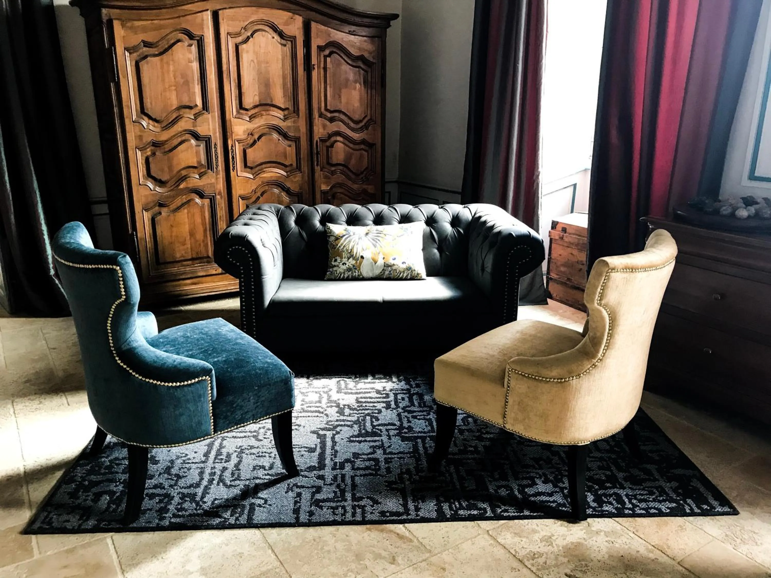 Communal lounge/ TV room in Château de Loubéjac