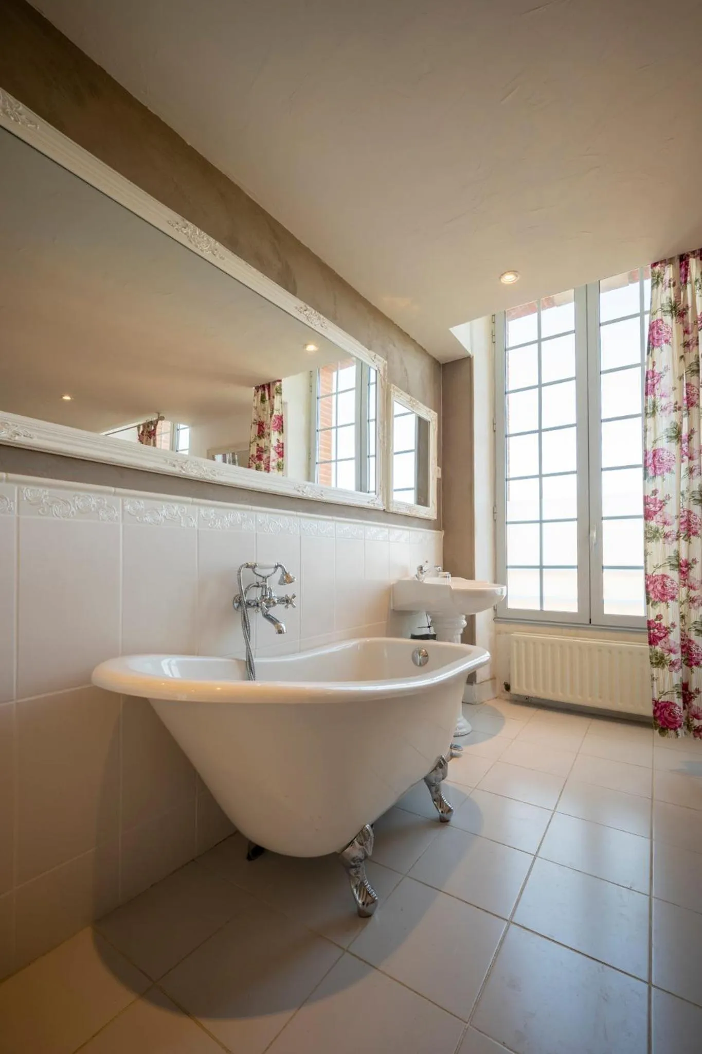 Bathroom in Château de Loubéjac