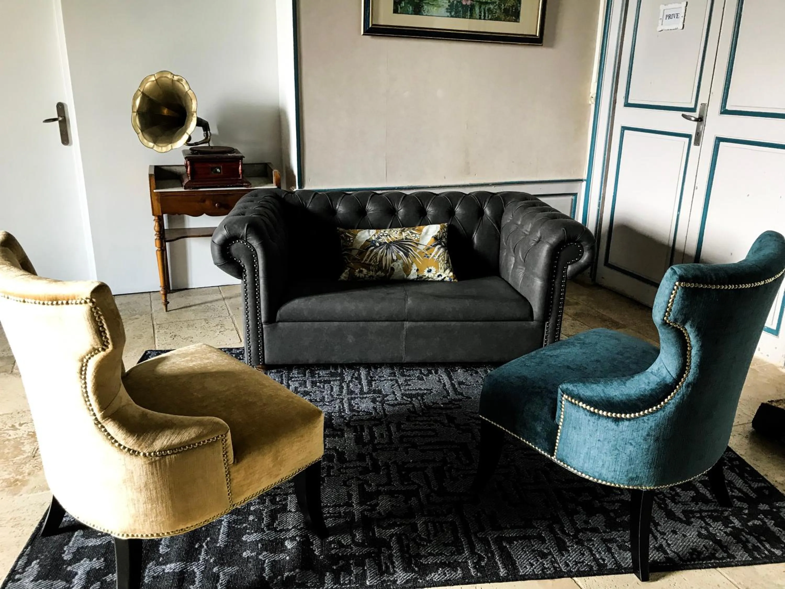 Communal lounge/ TV room in Château de Loubéjac