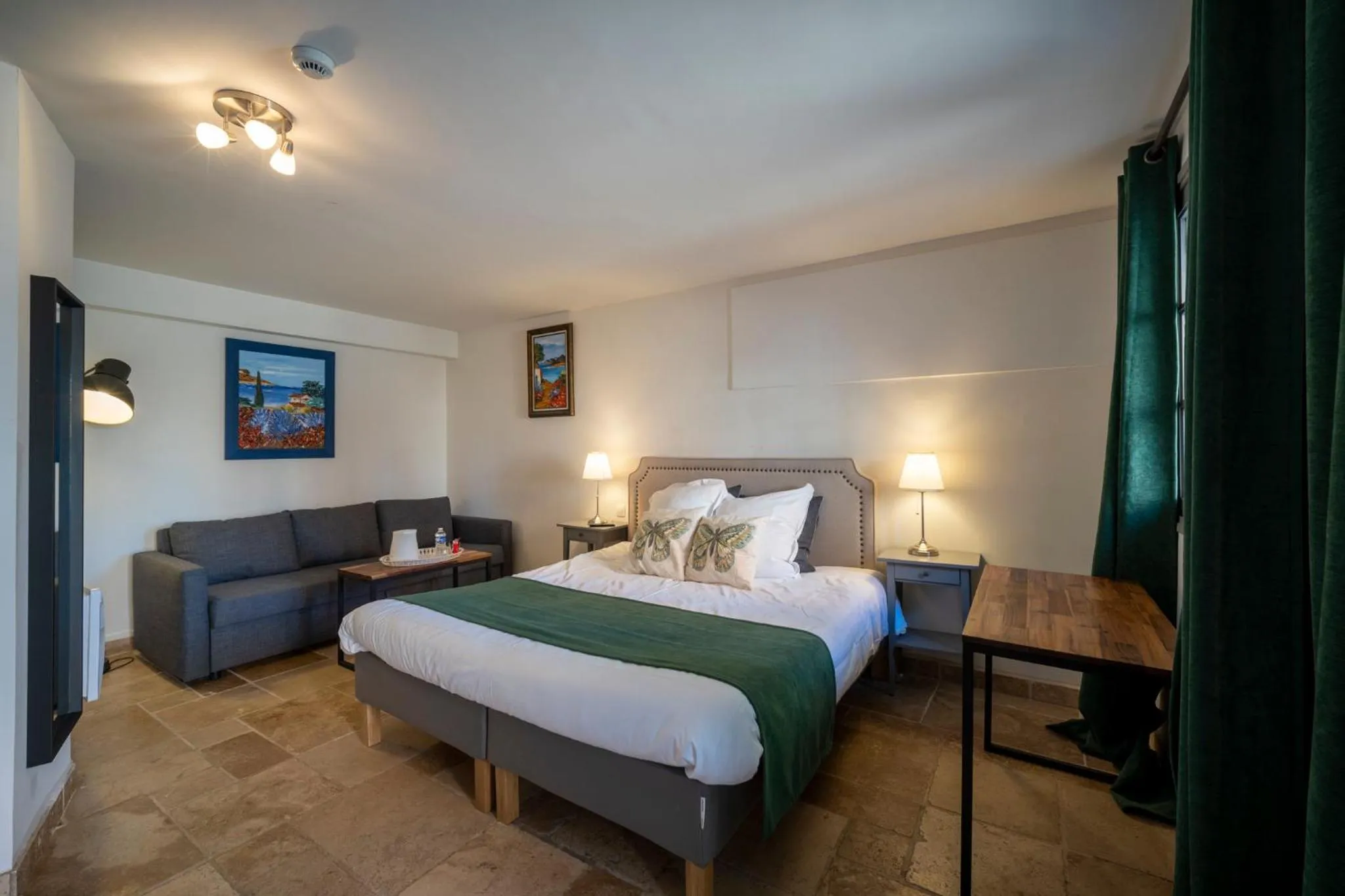 Photo of the whole room, Bed in Château de Loubéjac