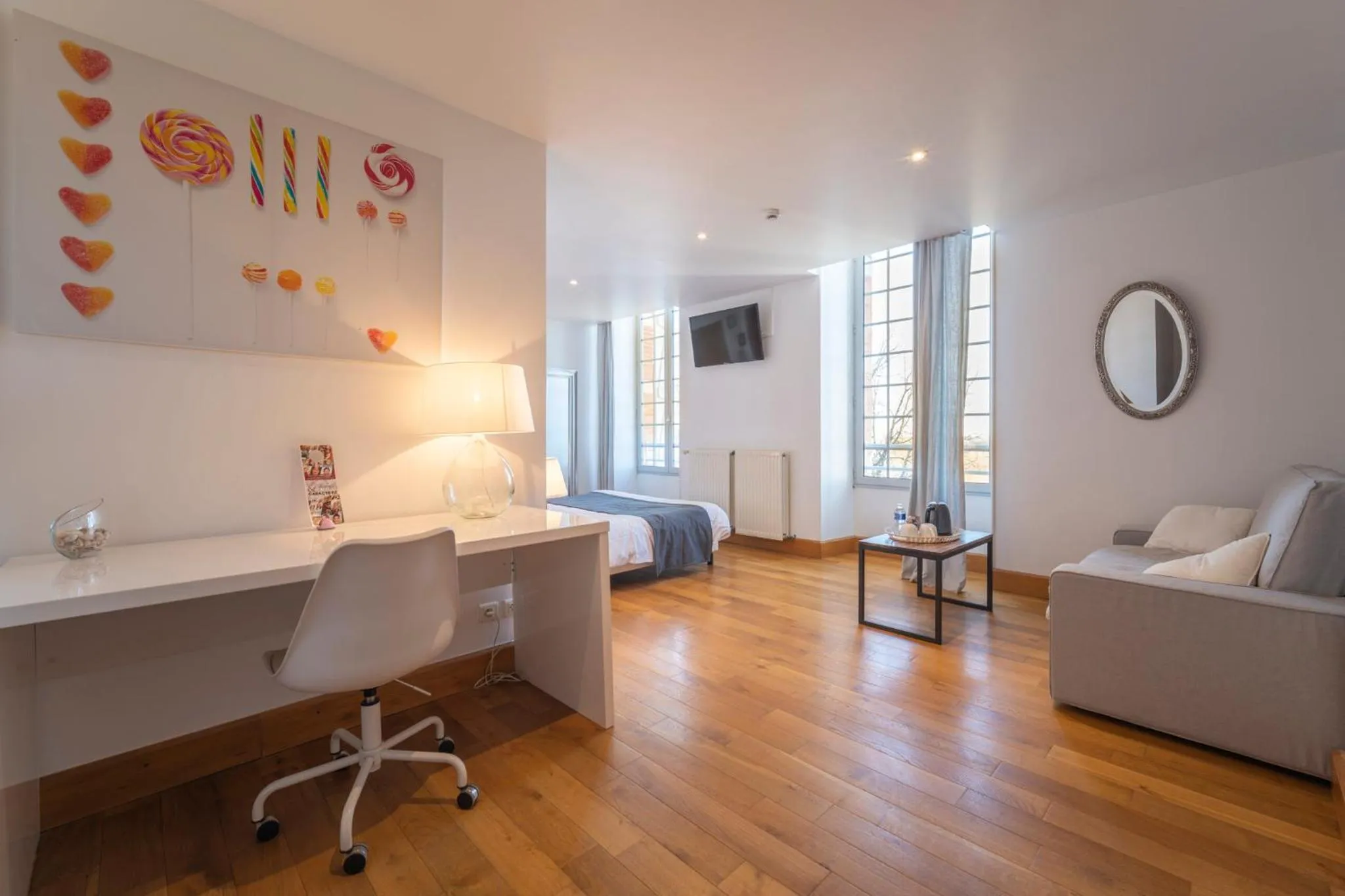 Seating area, Bed in Château de Loubéjac