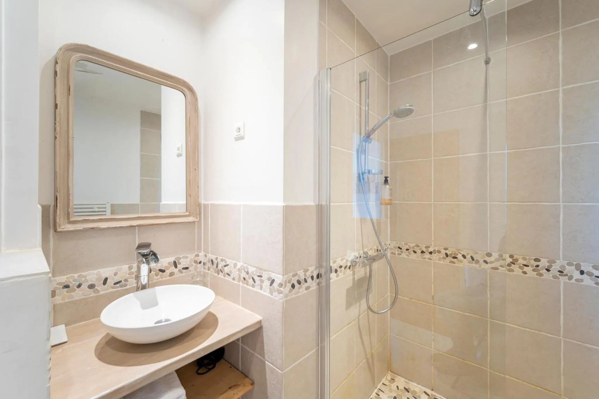 Shower in Château de Loubéjac