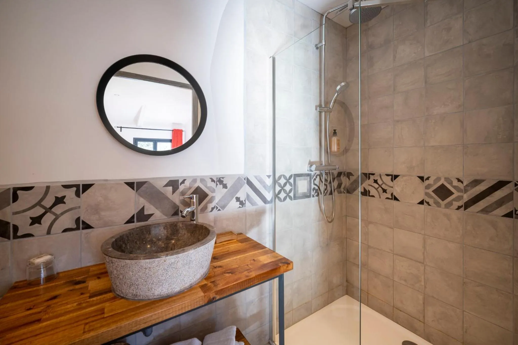 Shower in Château de Loubéjac