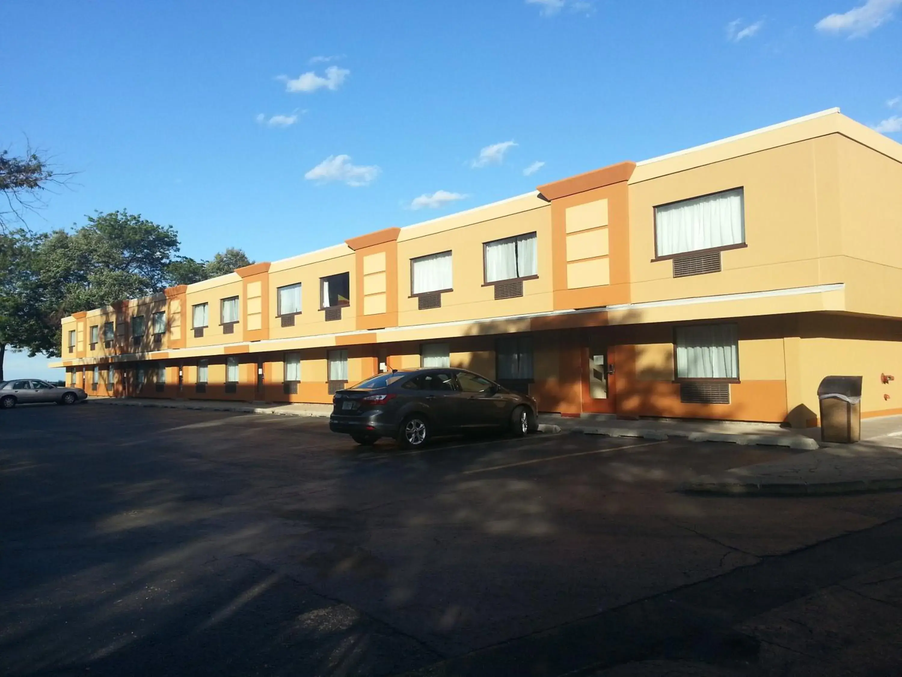 Property building in Chicago Lakeshore Hotel Property building in Chicago Lakeshore Hotel