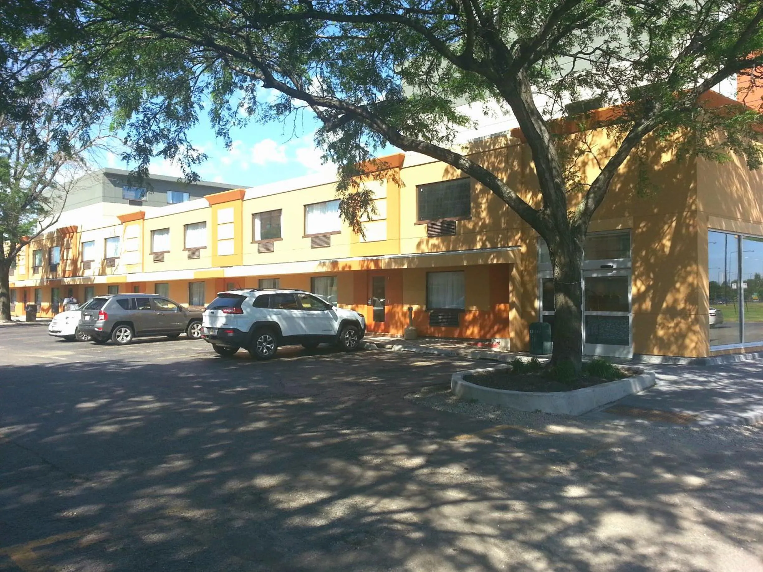 Property building in Chicago Lakeshore Hotel