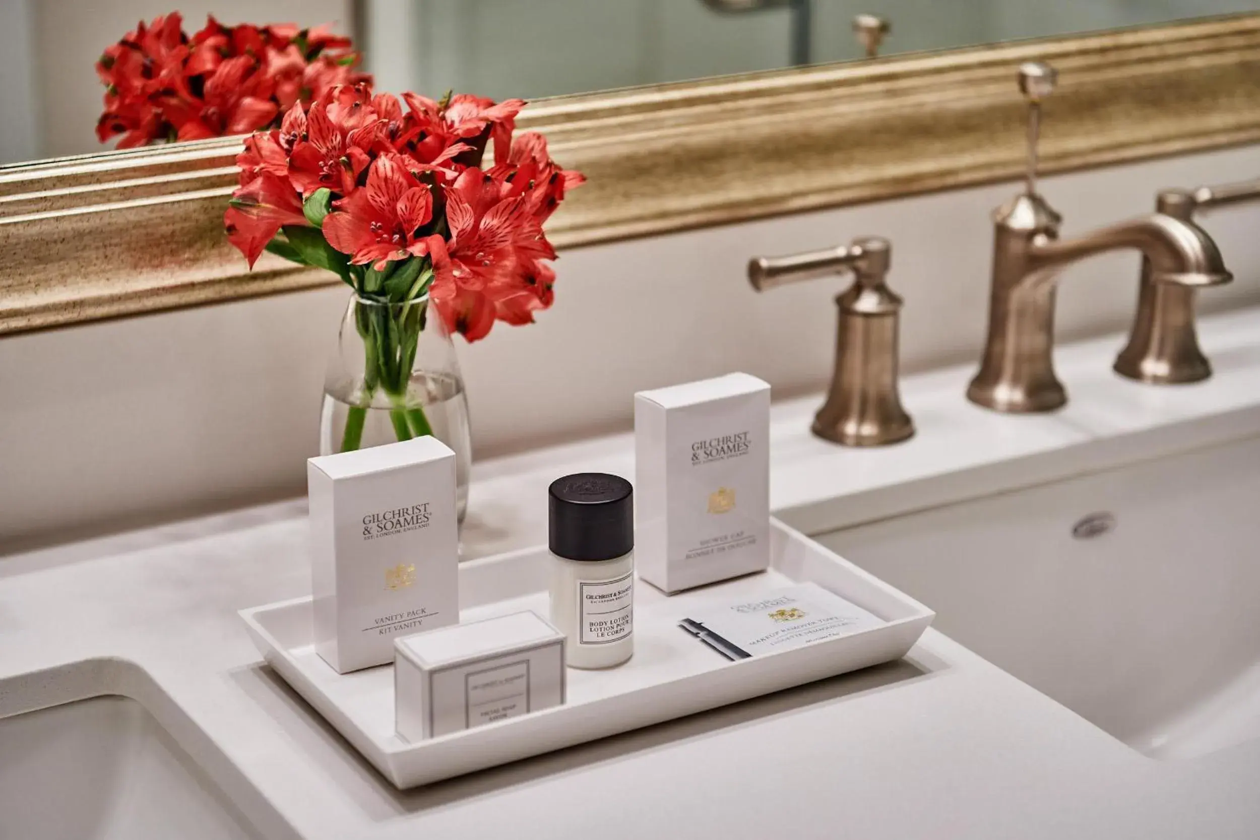 Deluxe Queen Room in The Inn at Elon Deluxe Queen Room in The Inn at Elon