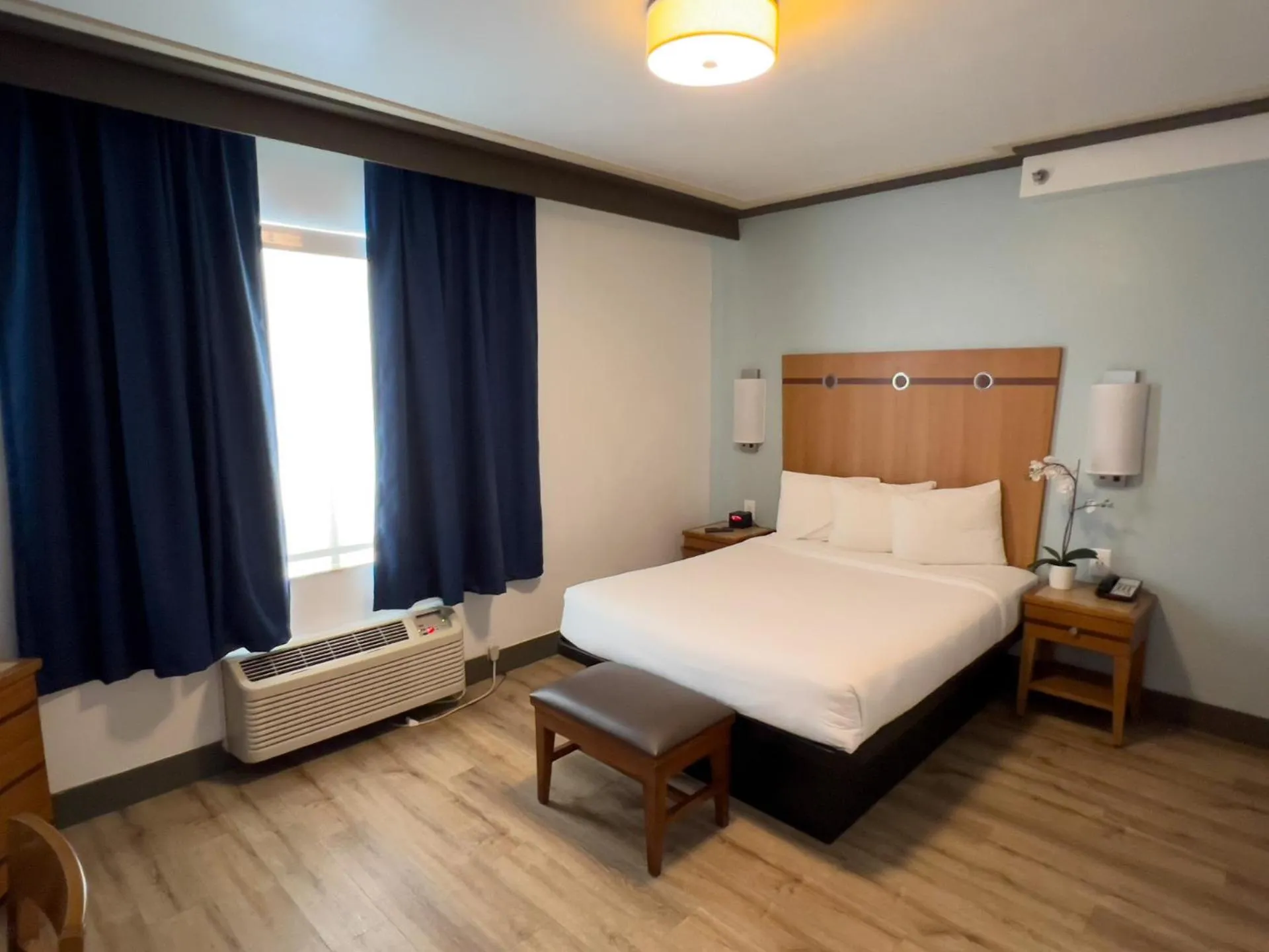 Bed in Majestic Hotel South Beach