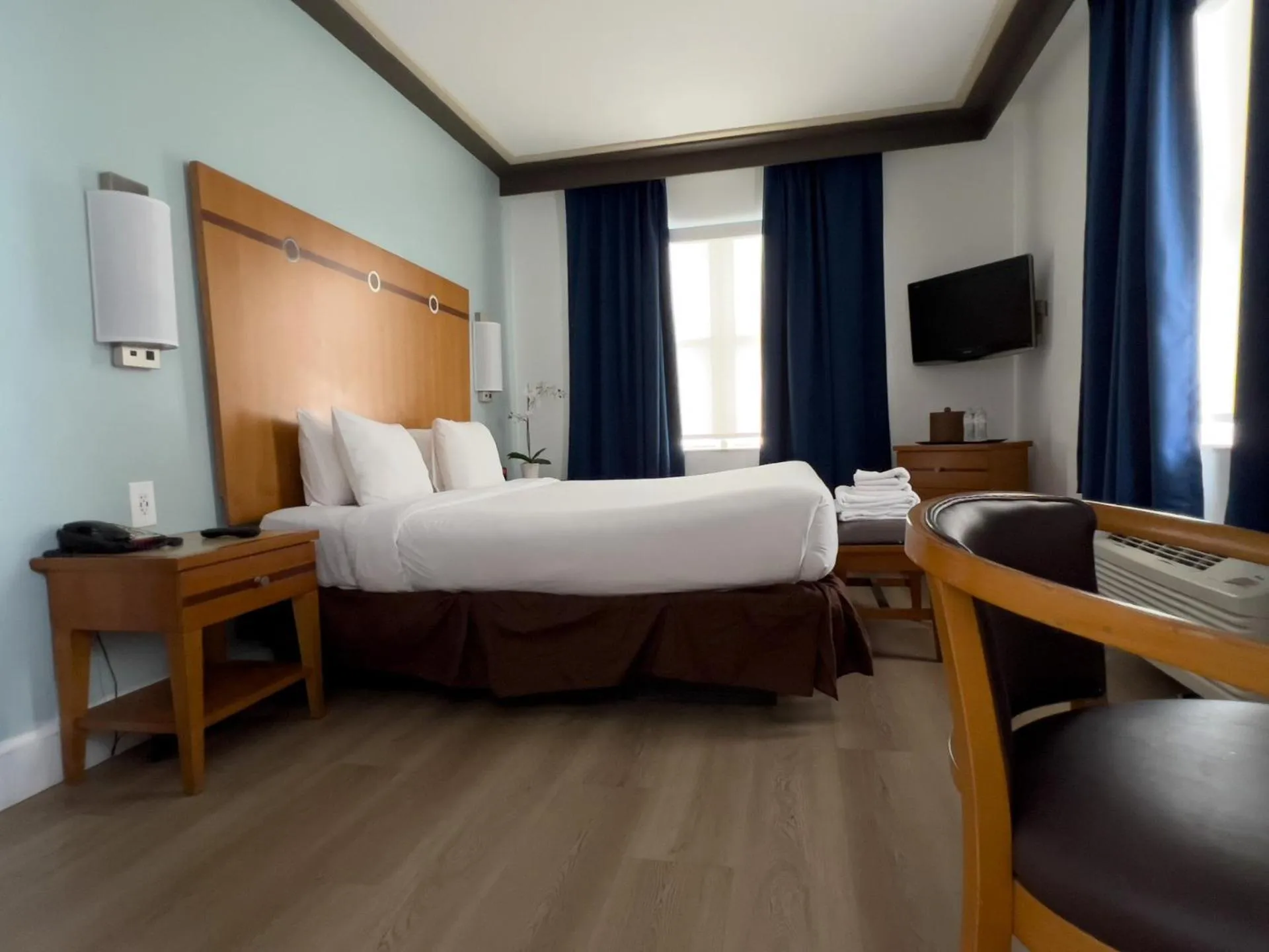 Bed in Majestic Hotel South Beach