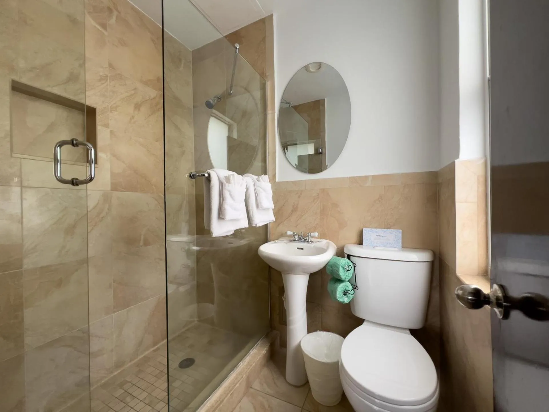 Shower in Majestic Hotel South Beach