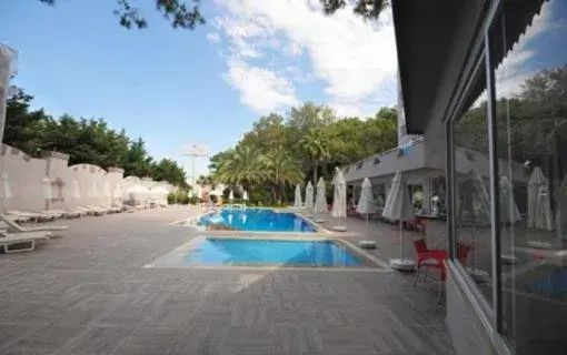 Swimming Pool in Annabella Park Hotel