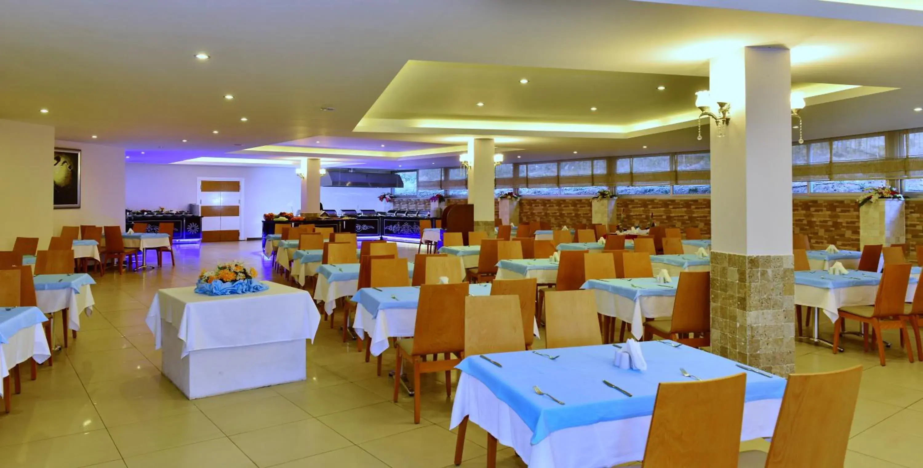 Restaurant/Places to Eat in Annabella Park Hotel