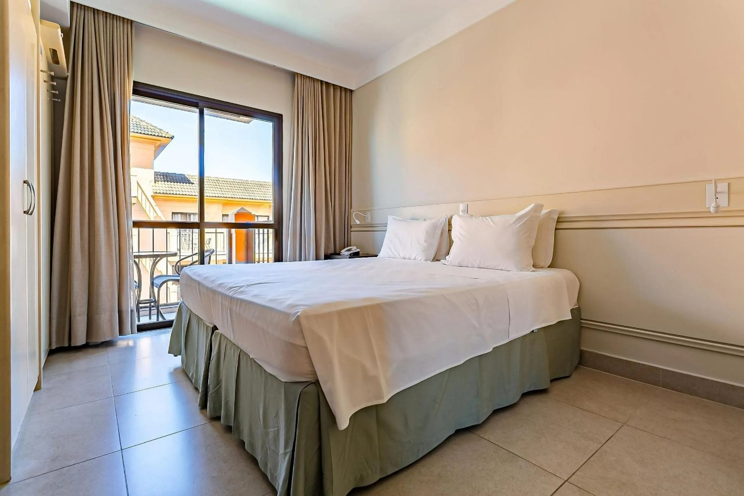 Bedroom, Bed in Estúdios Modernos em Resort pé na areia - Jurerê Beach Village JBVJR