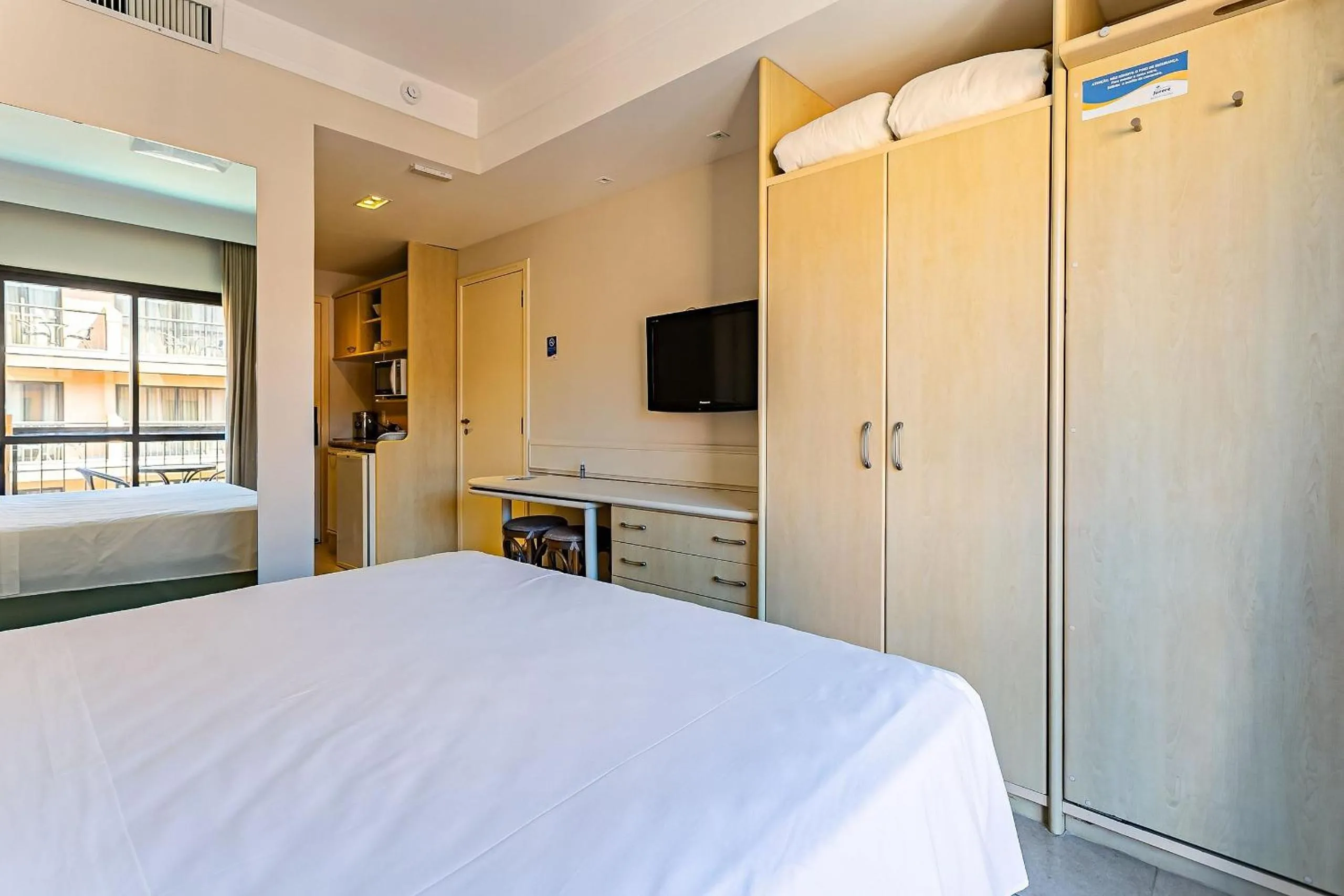 Bedroom, Bed in Estúdios Modernos em Resort pé na areia - Jurerê Beach Village JBVJR