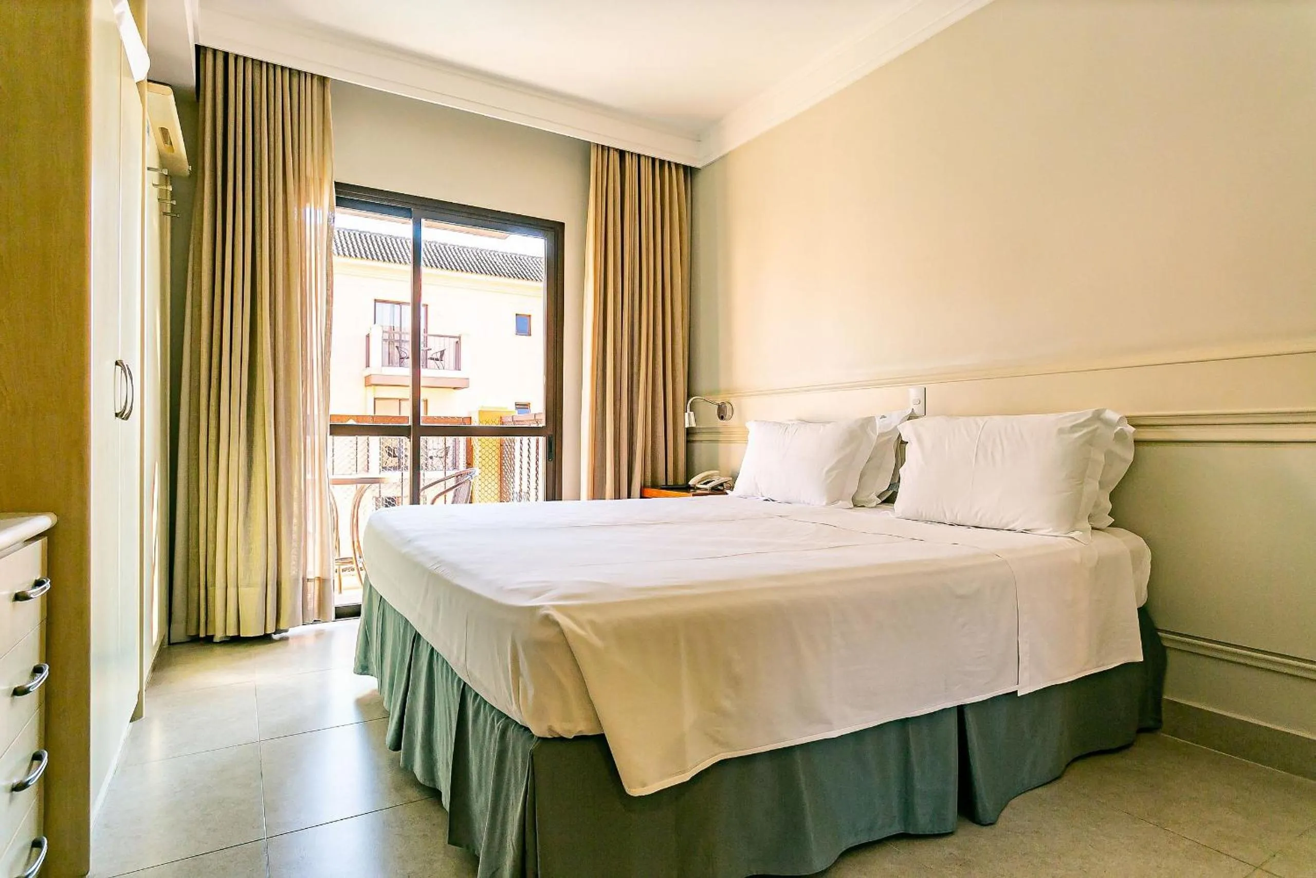 Photo of the whole room, Bed in Estúdios Modernos em Resort pé na areia - Jurerê Beach Village JBVJR
