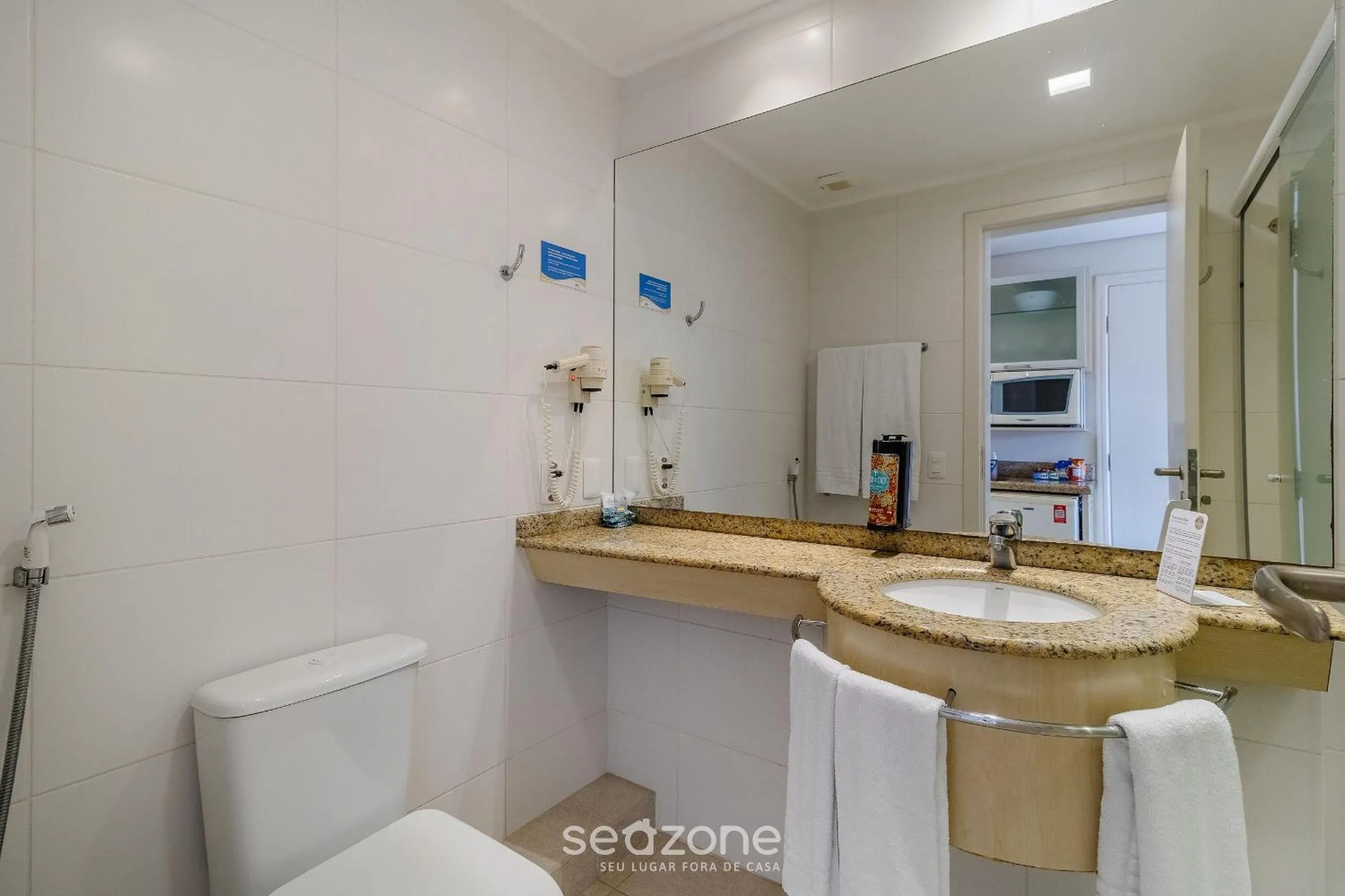 Bathroom in Estúdios Modernos em Resort pé na areia - Jurerê Beach Village JBVJR