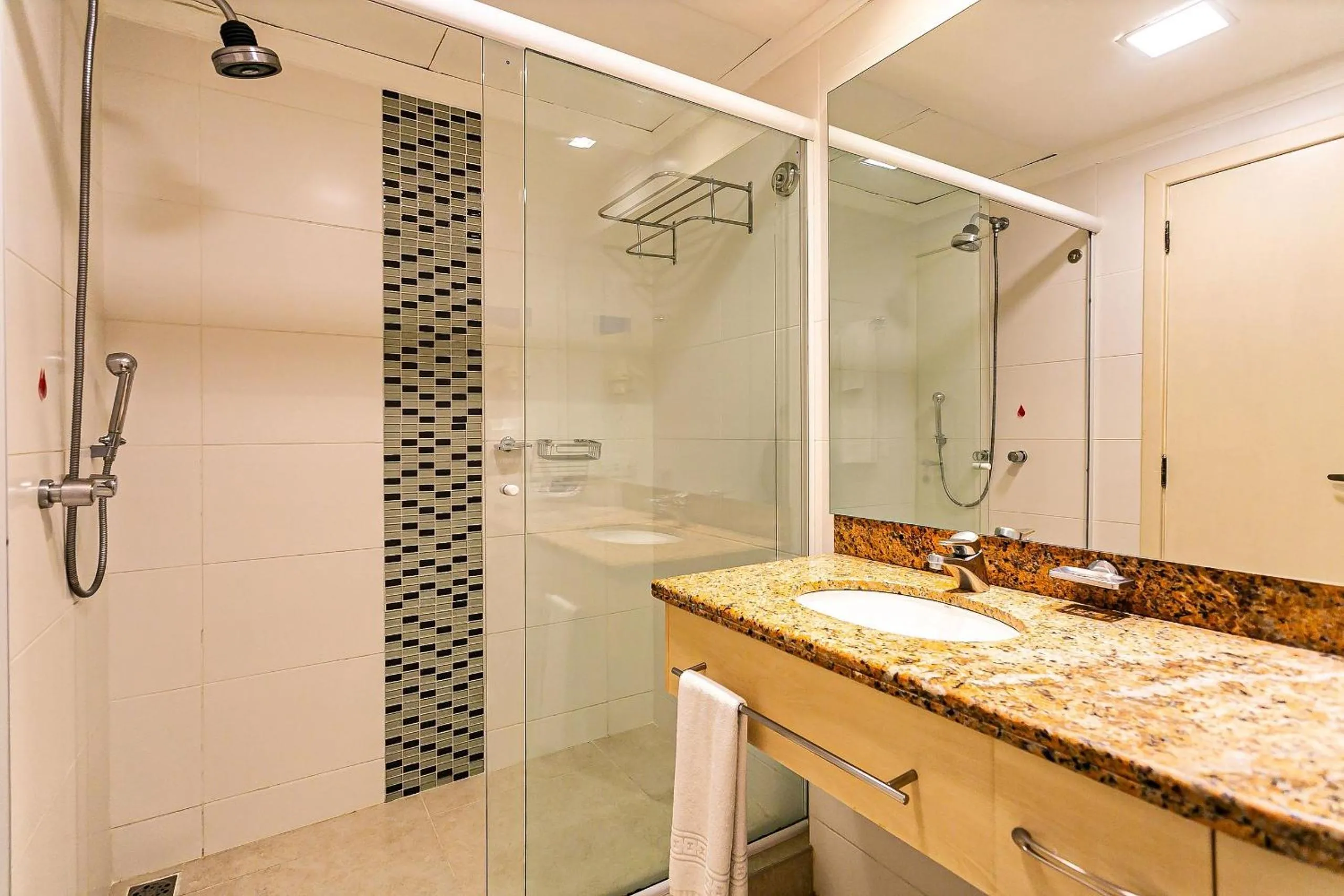 Toilet in Estúdios Modernos em Resort pé na areia - Jurerê Beach Village JBVJR