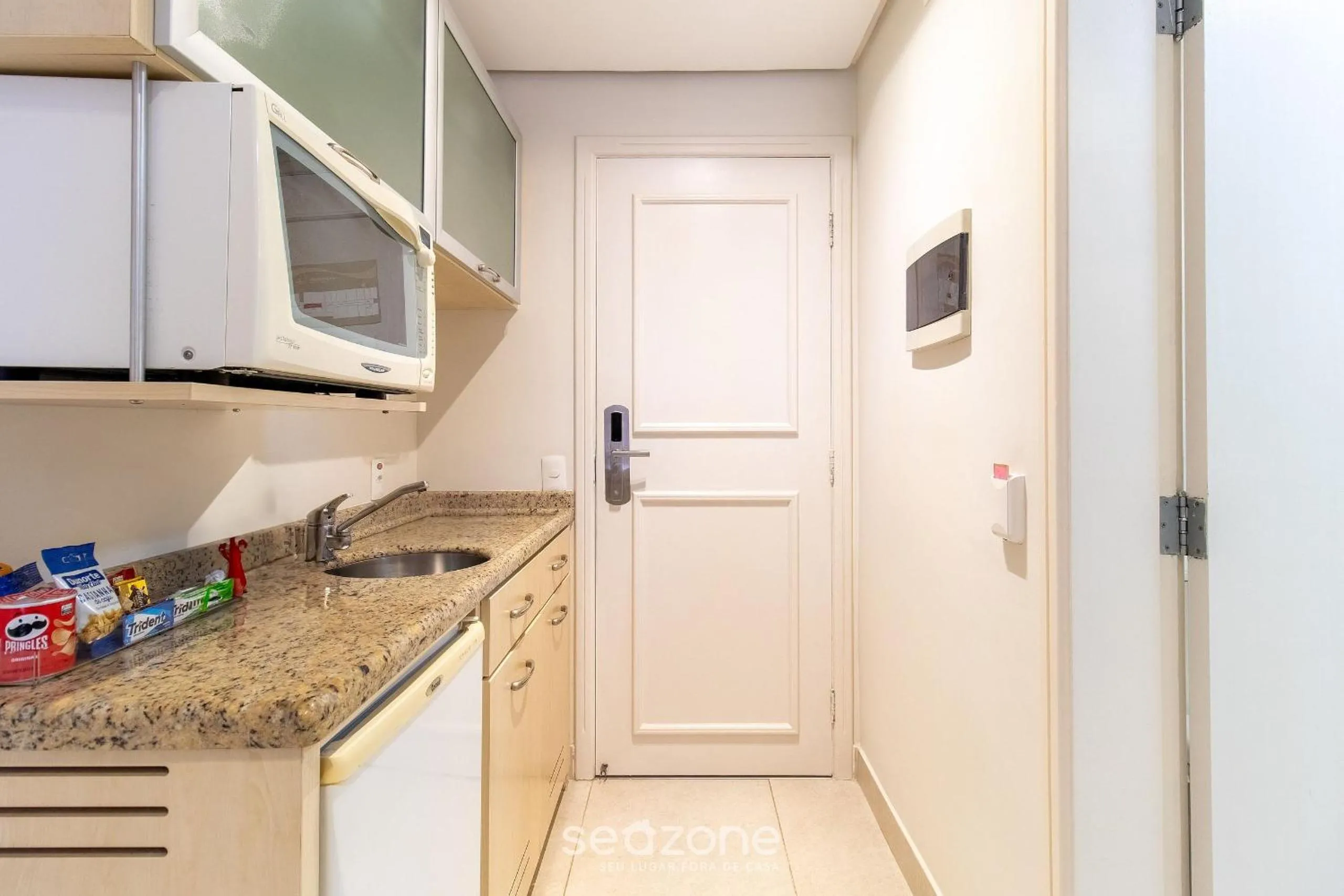Kitchen or kitchenette in Estúdios Modernos em Resort pé na areia - Jurerê Beach Village JBVJR