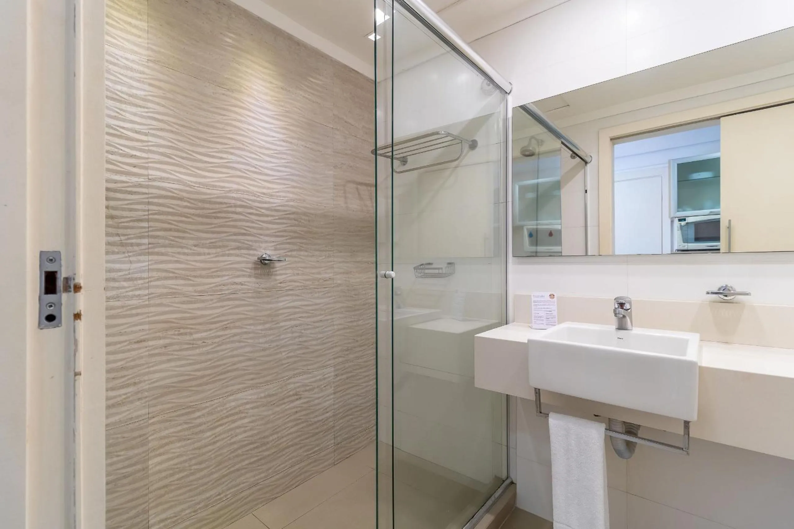 Toilet in Estúdios Modernos em Resort pé na areia - Jurerê Beach Village JBVJR