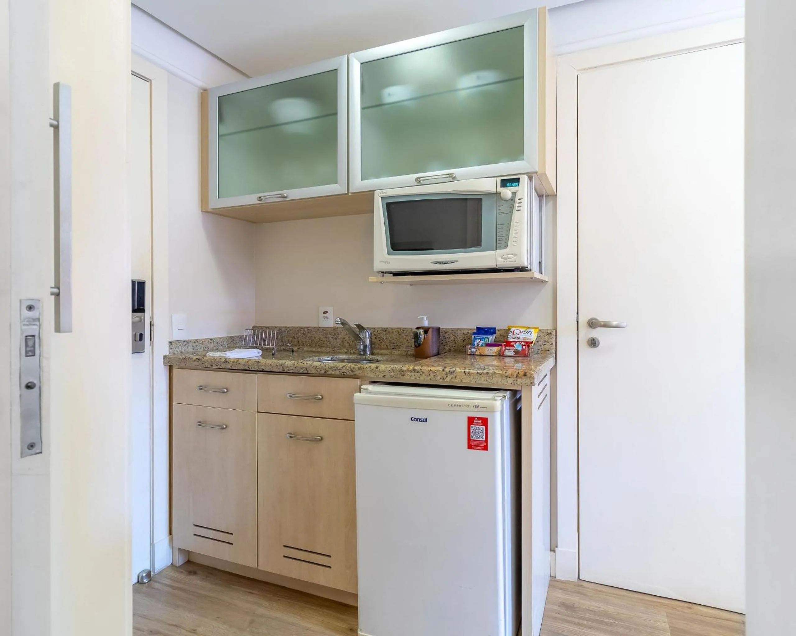 Kitchen or kitchenette in Estúdios Modernos em Resort pé na areia - Jurerê Beach Village JBVJR