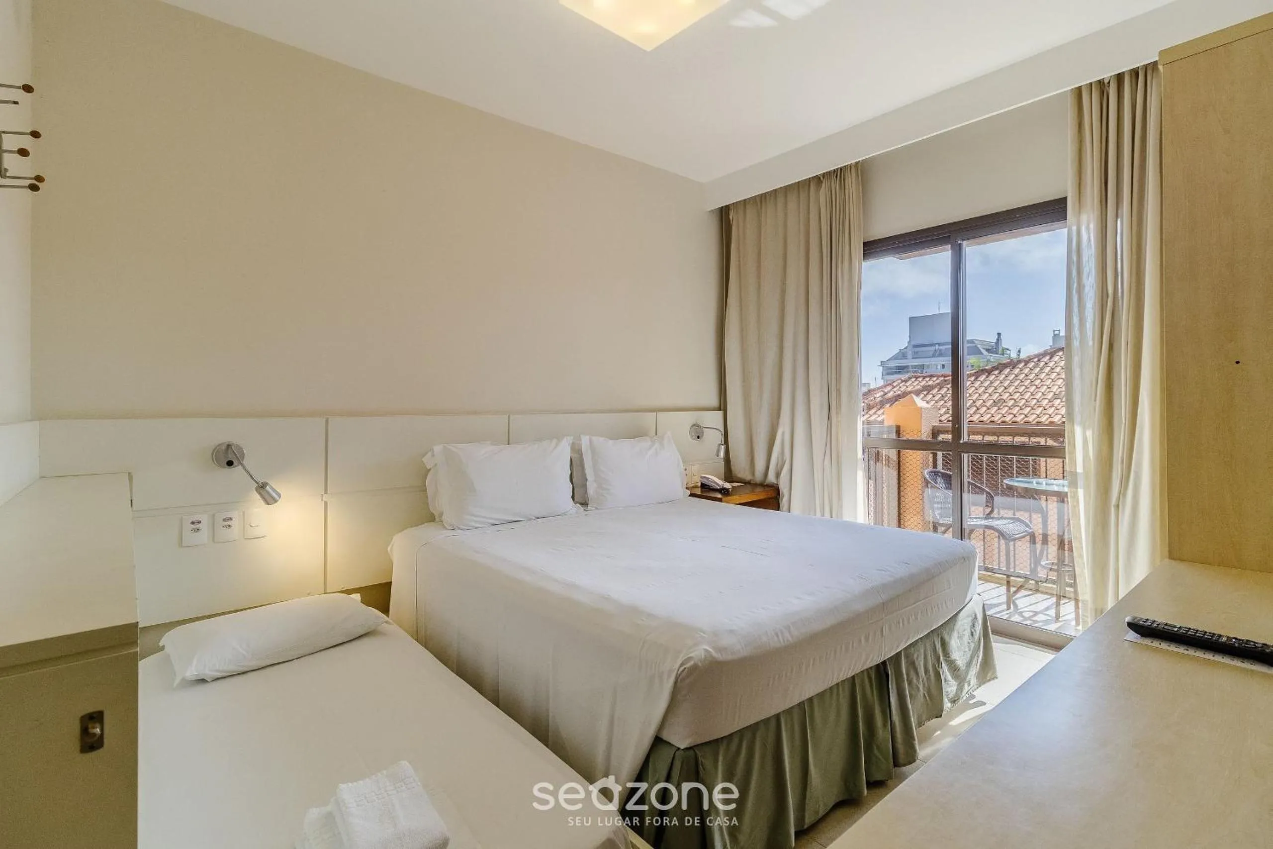 Bedroom, Bed in Estúdios Modernos em Resort pé na areia - Jurerê Beach Village JBVJR