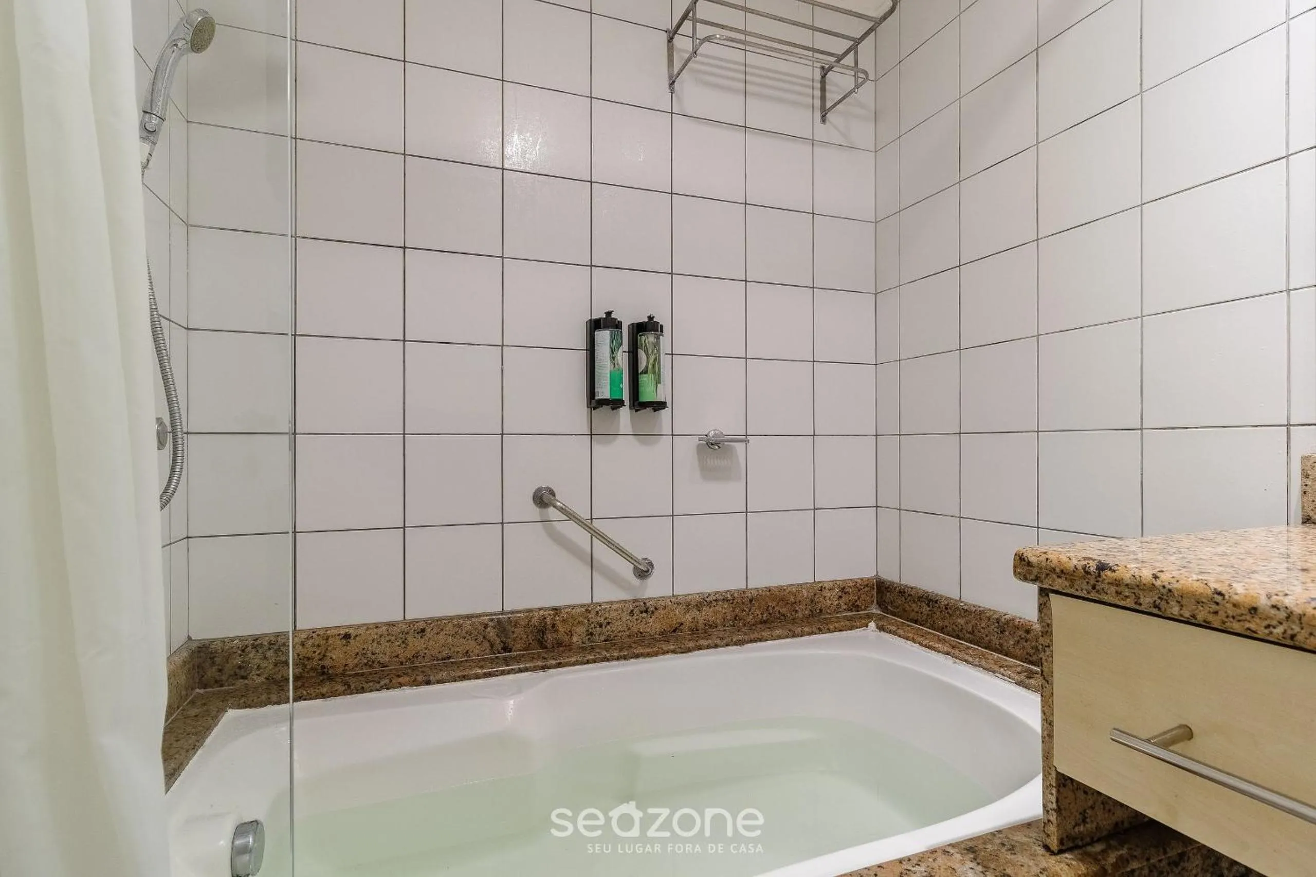 Bathroom in Estúdios Modernos em Resort pé na areia - Jurerê Beach Village JBVJR