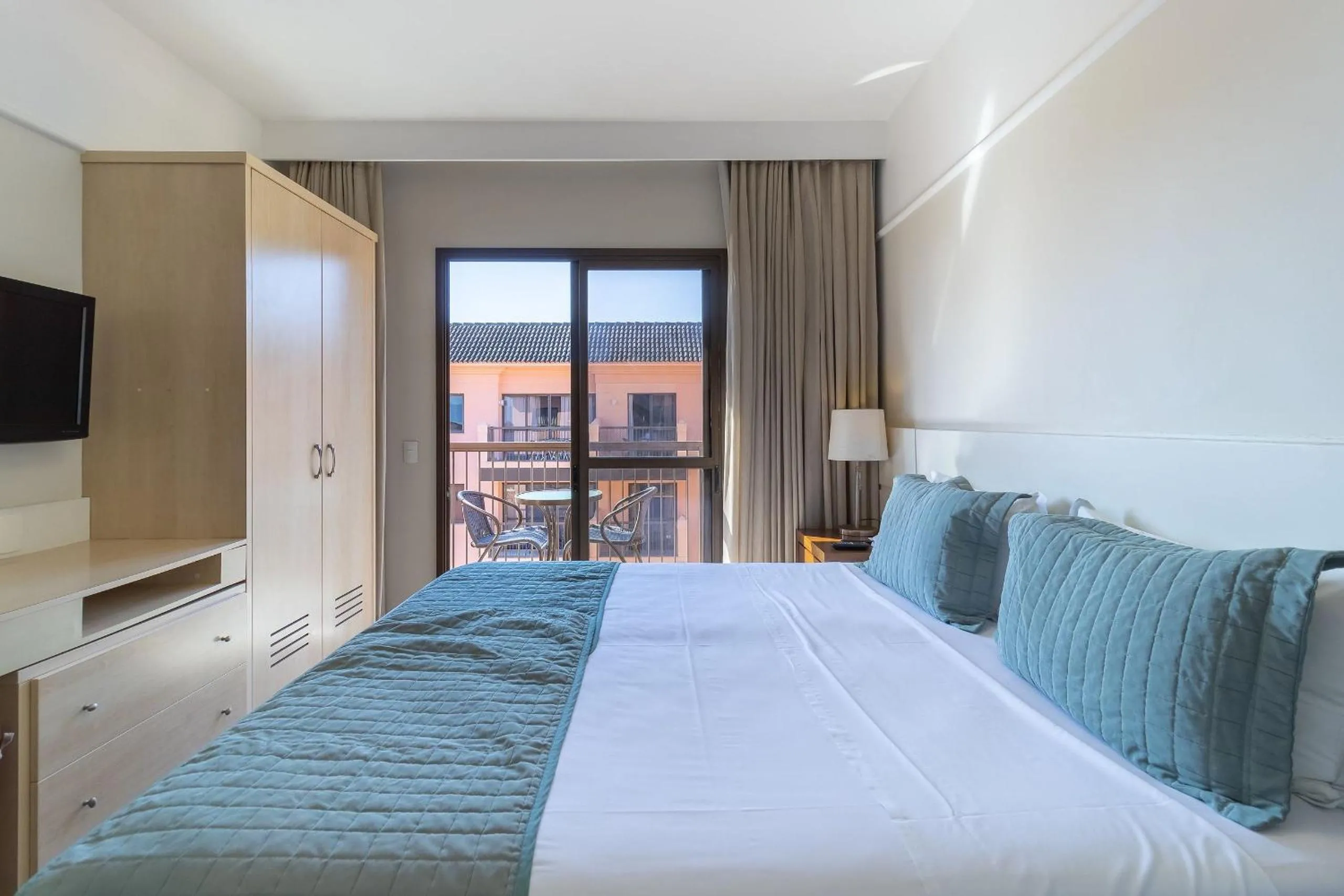 Bedroom, Bed in Estúdios Modernos em Resort pé na areia - Jurerê Beach Village JBVJR