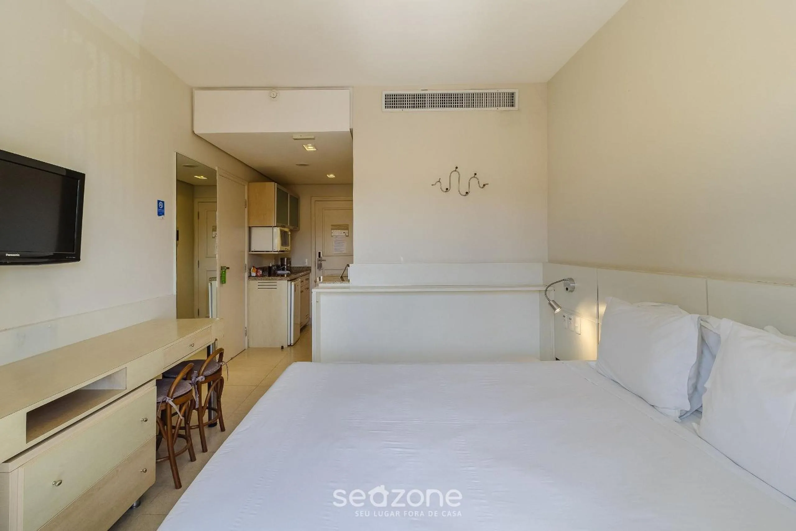 Bedroom, Bed in Estúdios Modernos em Resort pé na areia - Jurerê Beach Village JBVJR