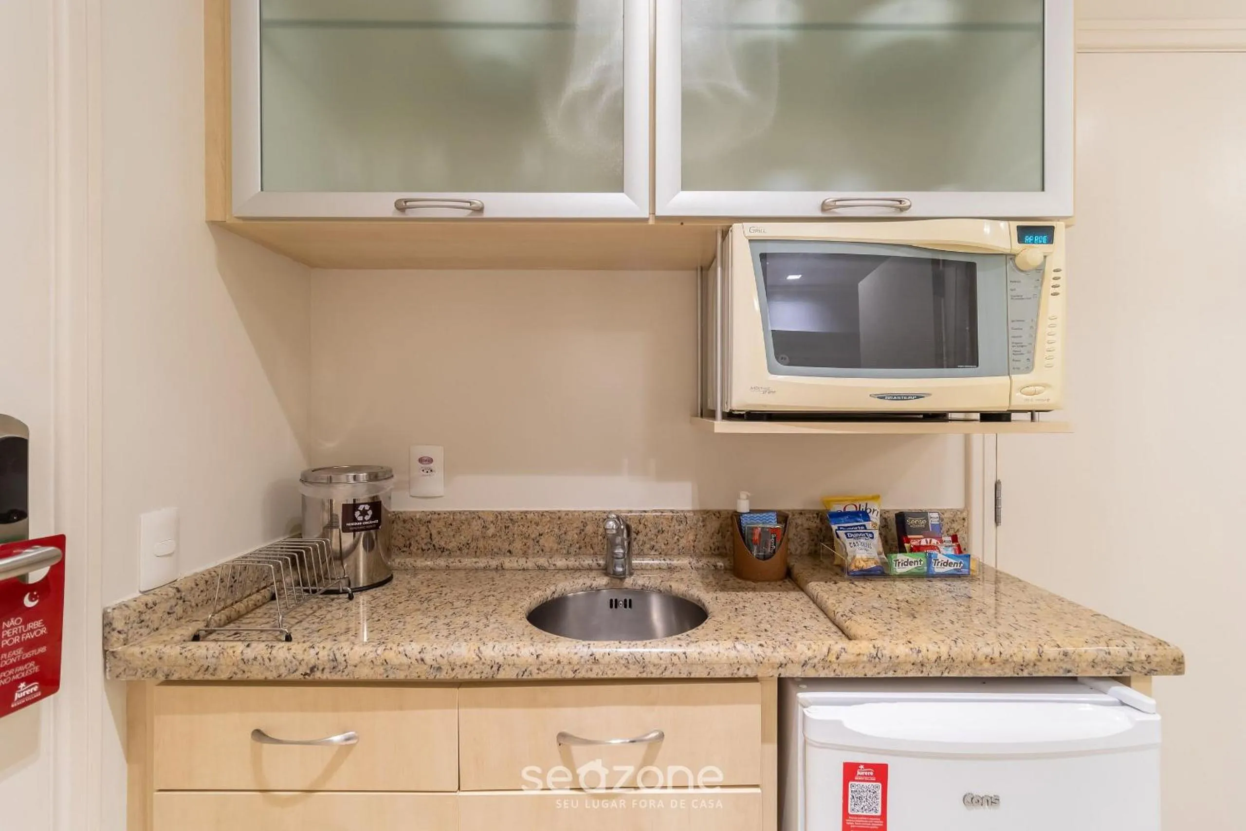 Kitchen or kitchenette in Estúdios Modernos em Resort pé na areia - Jurerê Beach Village JBVJR