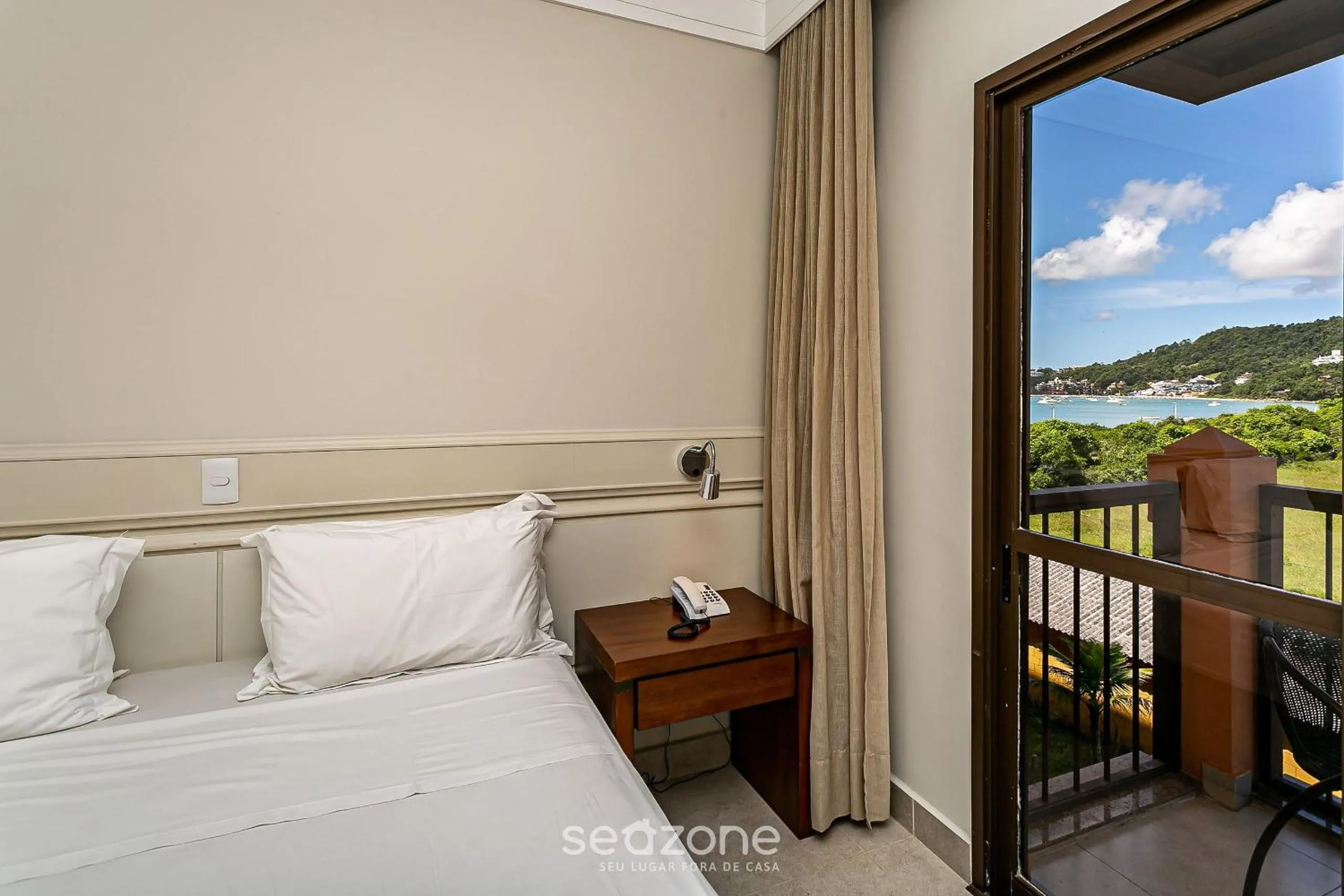 Bedroom, Bed in Estúdios Modernos em Resort pé na areia - Jurerê Beach Village JBVJR
