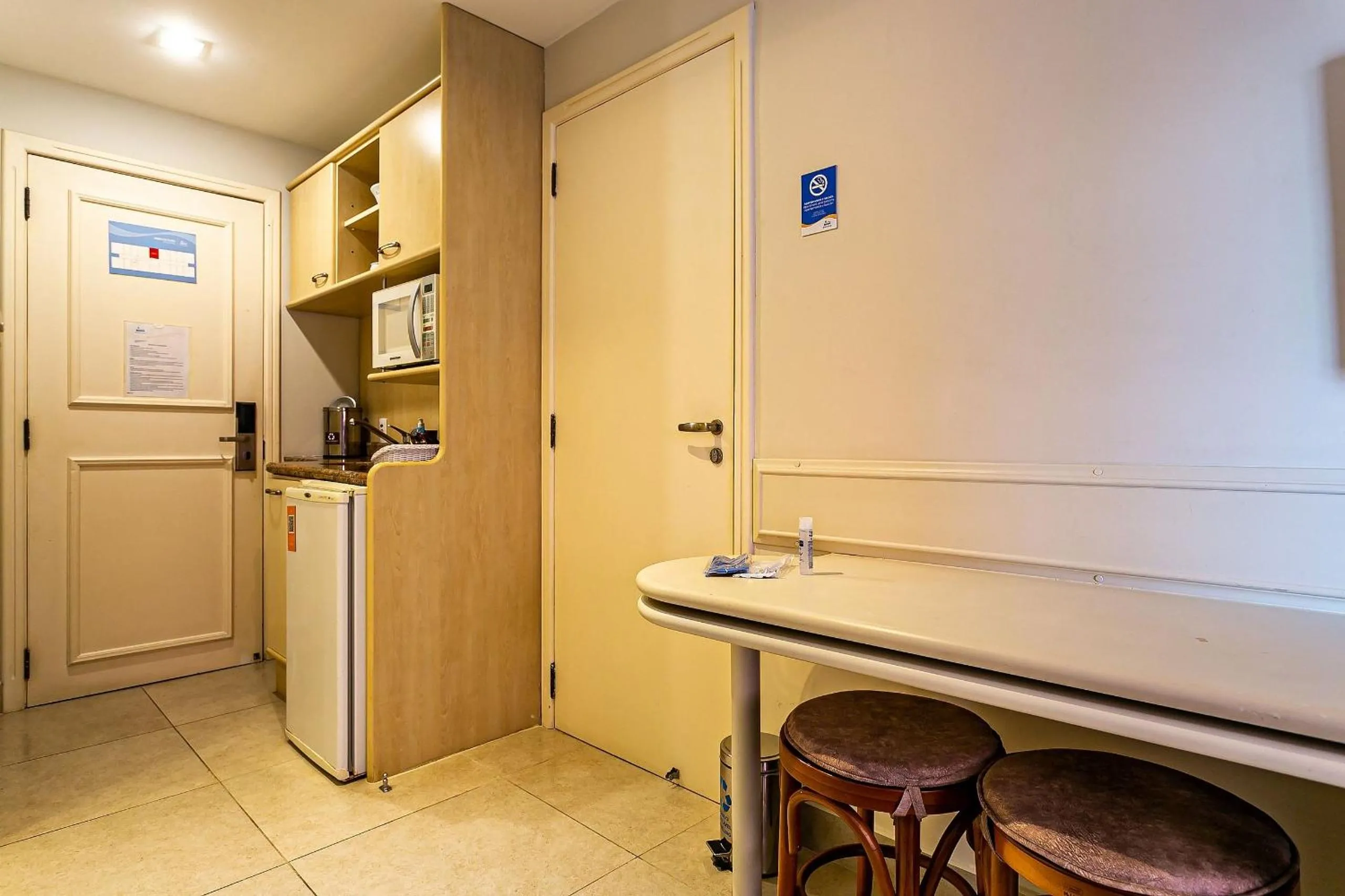 Kitchen or kitchenette in Estúdios Modernos em Resort pé na areia - Jurerê Beach Village JBVJR