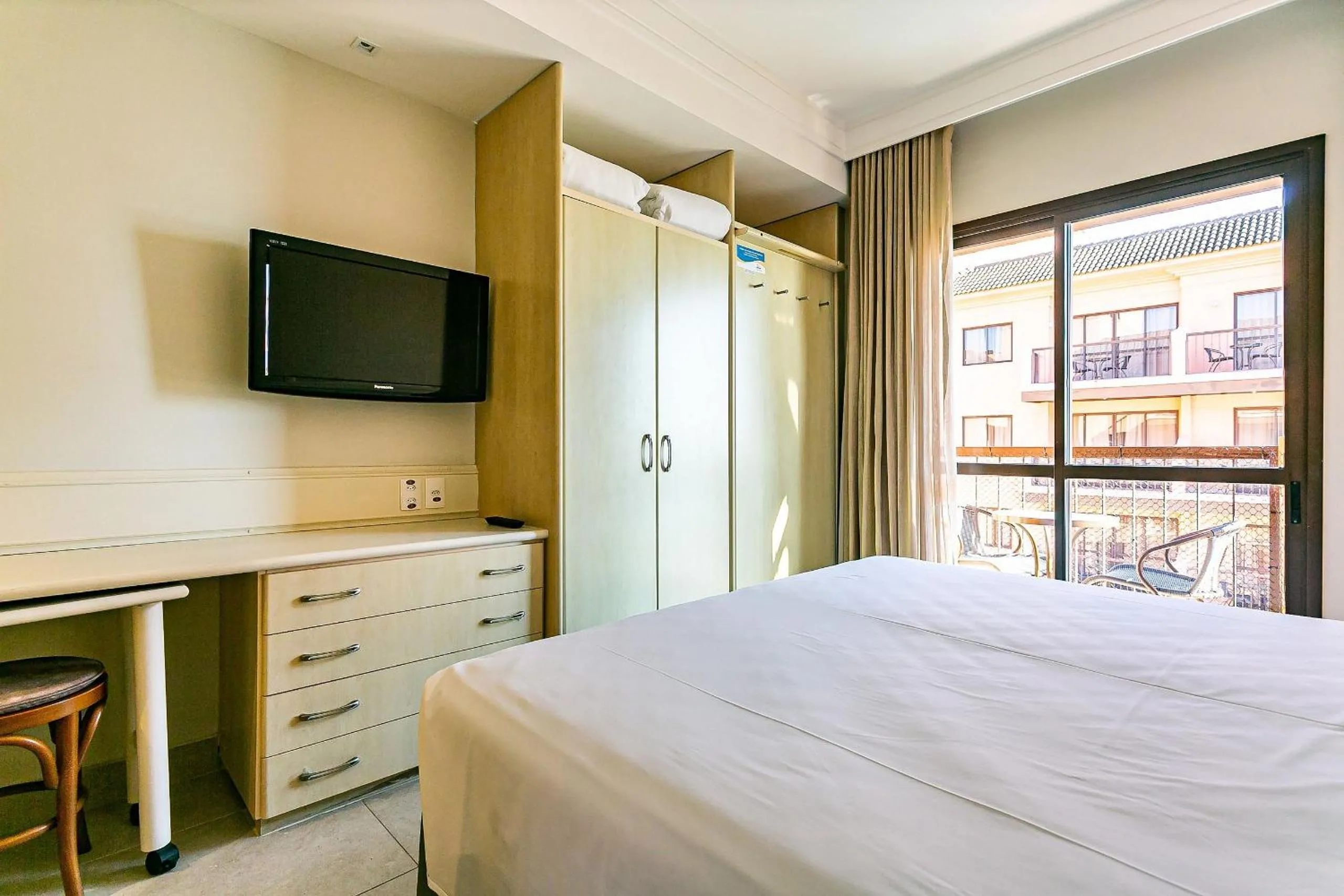 Photo of the whole room, Bed in Estúdios Modernos em Resort pé na areia - Jurerê Beach Village JBVJR
