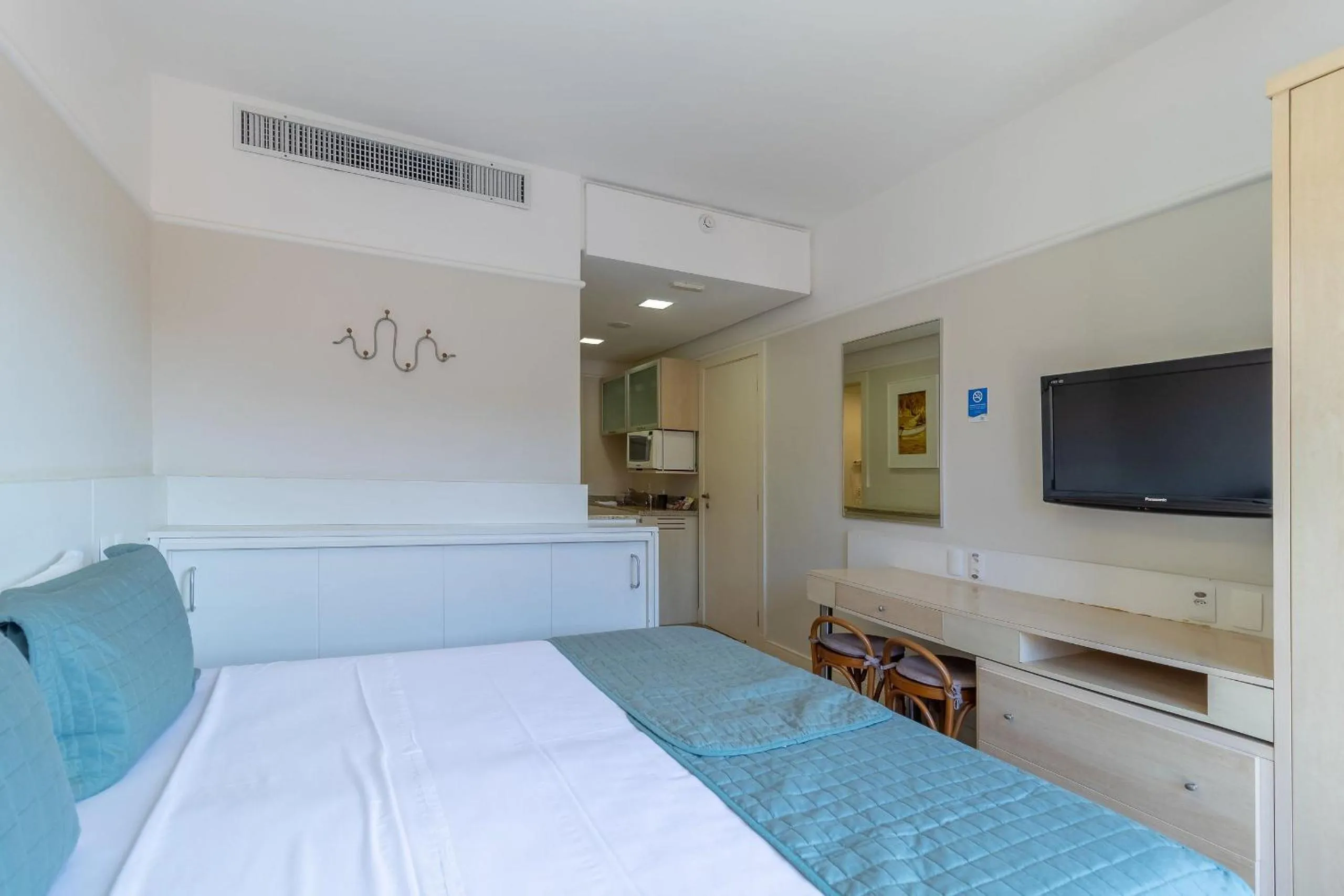 Bedroom, Bed in Estúdios Modernos em Resort pé na areia - Jurerê Beach Village JBVJR
