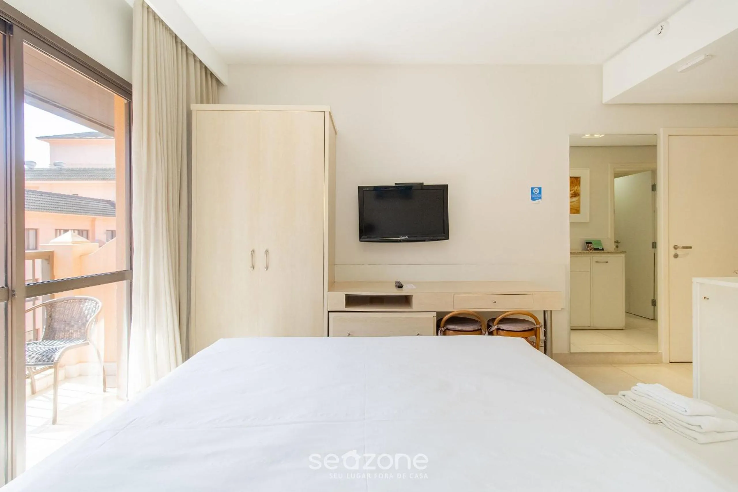 Bedroom, Bed in Estúdios Modernos em Resort pé na areia - Jurerê Beach Village JBVJR