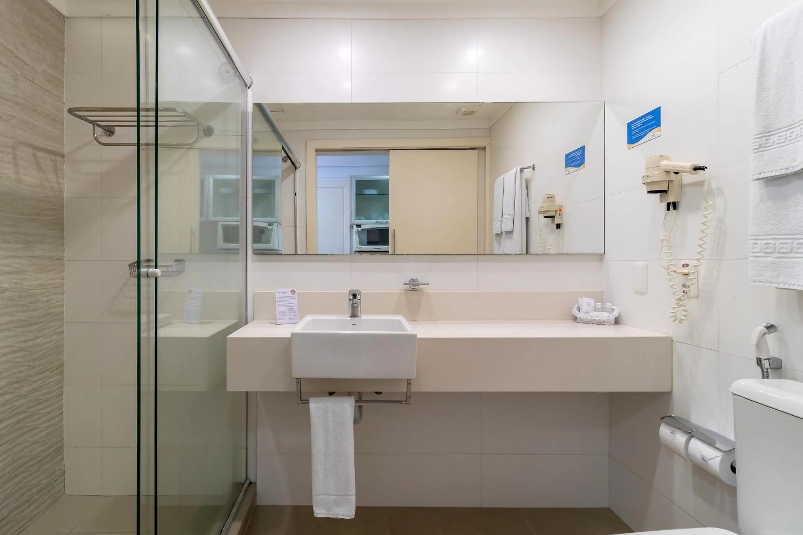 Toilet in Estúdios Modernos em Resort pé na areia - Jurerê Beach Village JBVJR