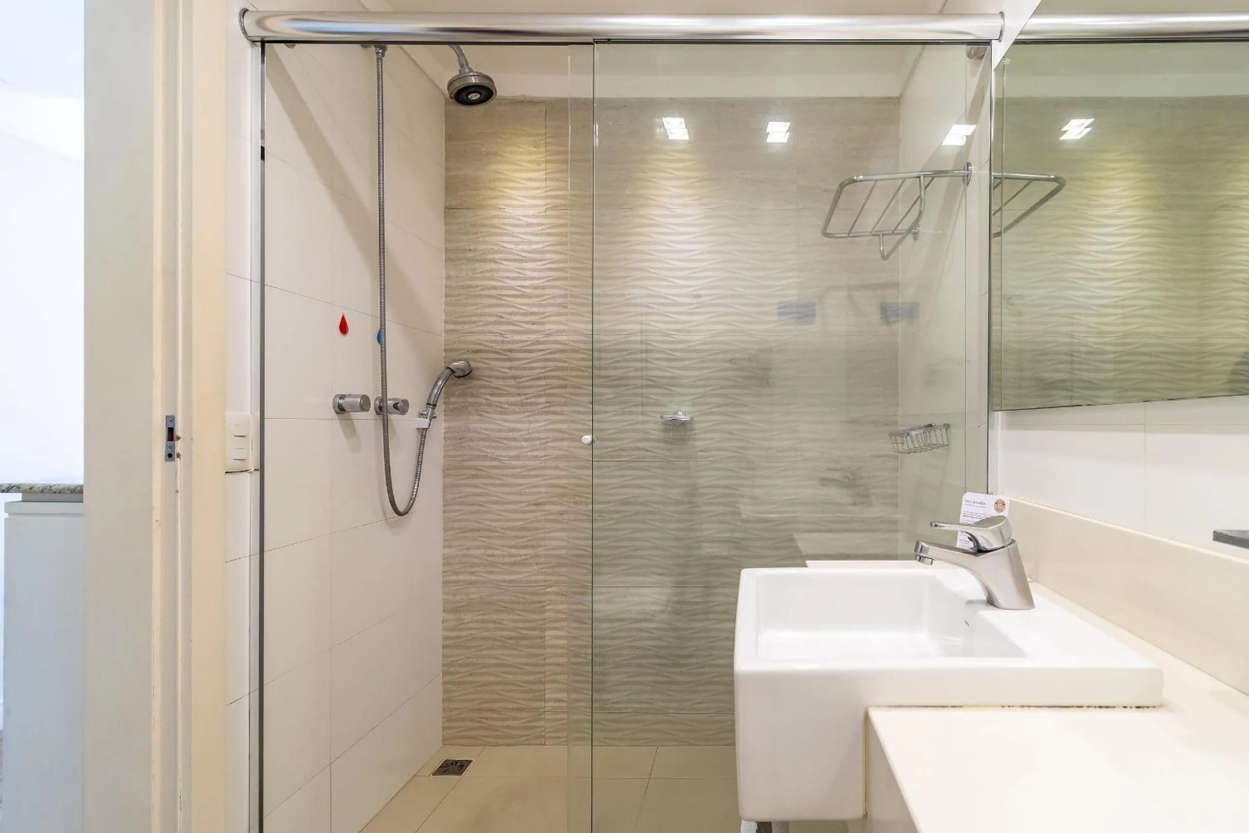 Toilet in Estúdios Modernos em Resort pé na areia - Jurerê Beach Village JBVJR