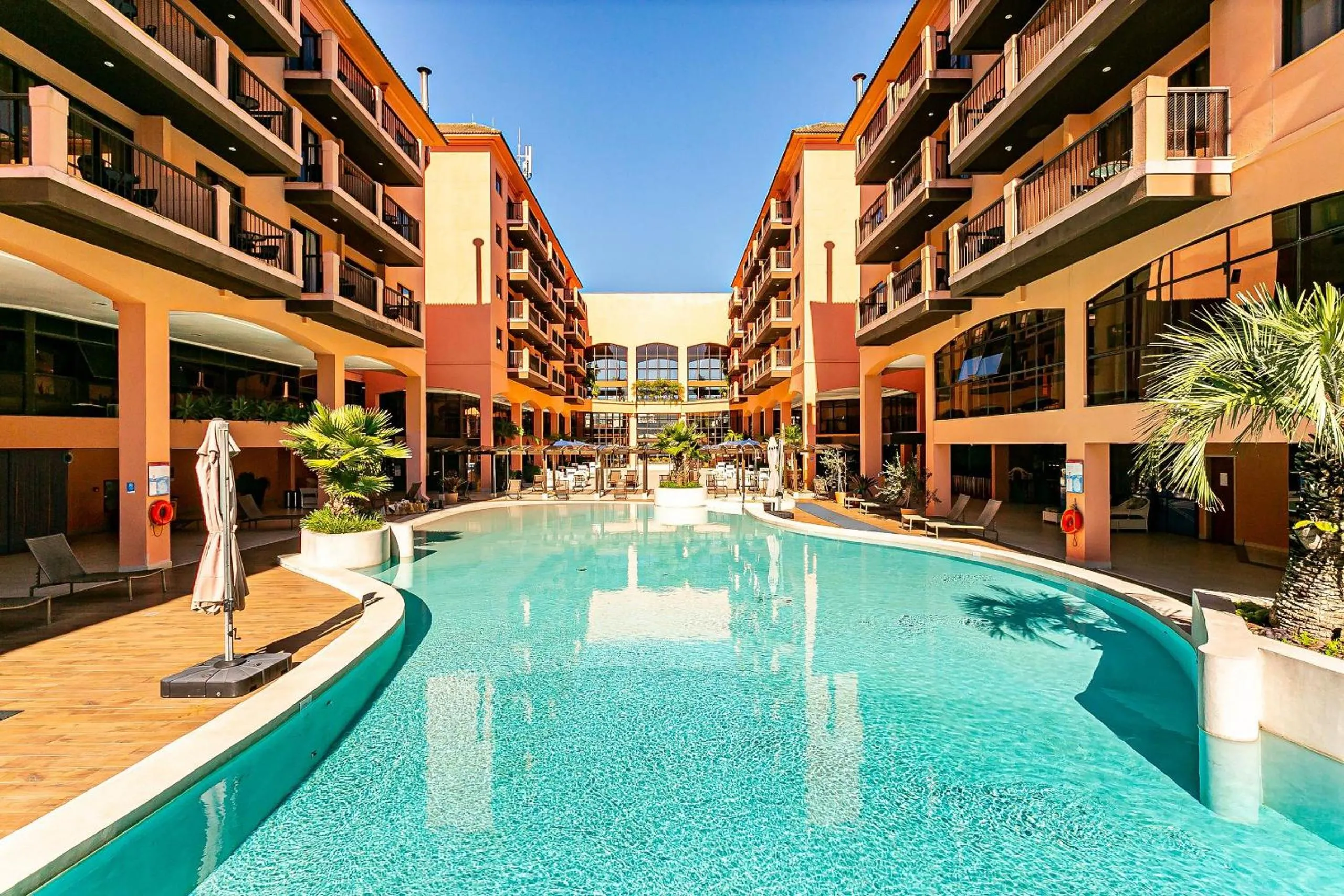 Swimming pool in Estúdios Modernos em Resort pé na areia - Jurerê Beach Village JBVJR