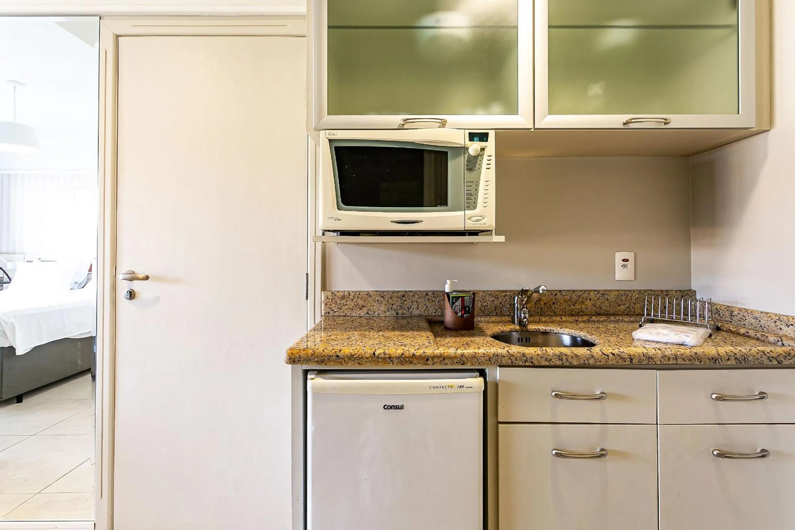 Kitchen or kitchenette in Estúdios Modernos em Resort pé na areia - Jurerê Beach Village JBVJR